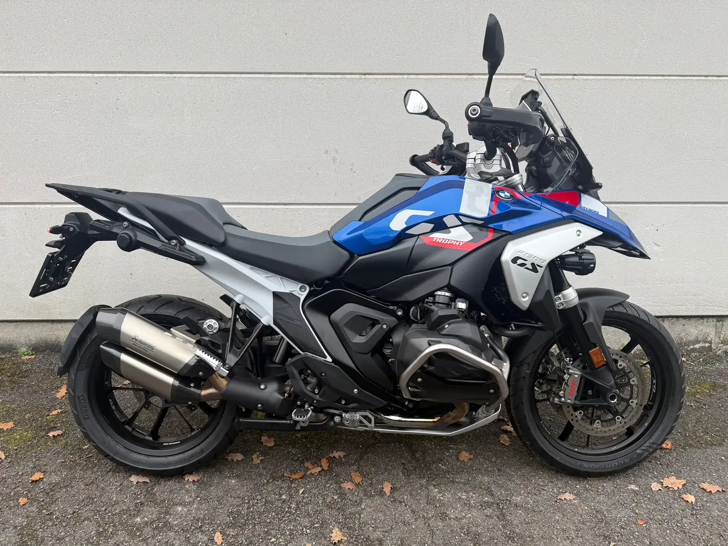 BMW R 1300 GS Trophy 5 pack + DSA + Akrapovic Blauw - 2