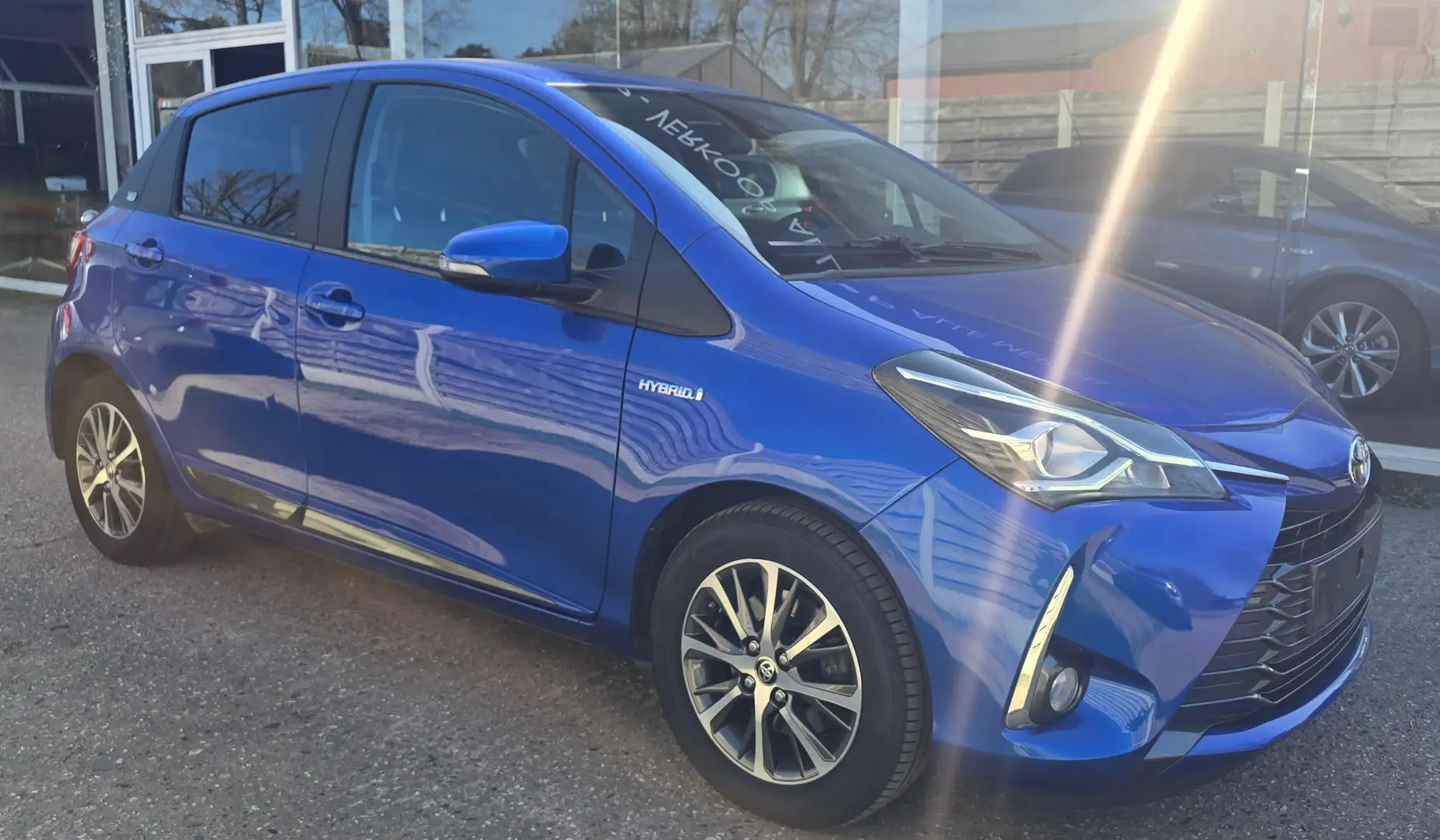 Toyota Yaris 1.5i VVT-i Hybrid Y20 E-CVT Blauw - 2