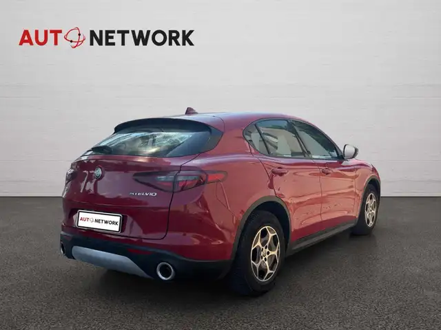 Alfa Romeo Stelvio view 4
