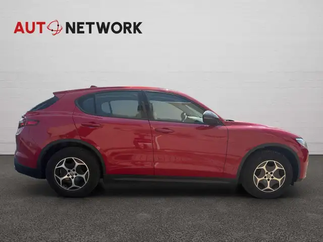 Alfa Romeo Stelvio view 8
