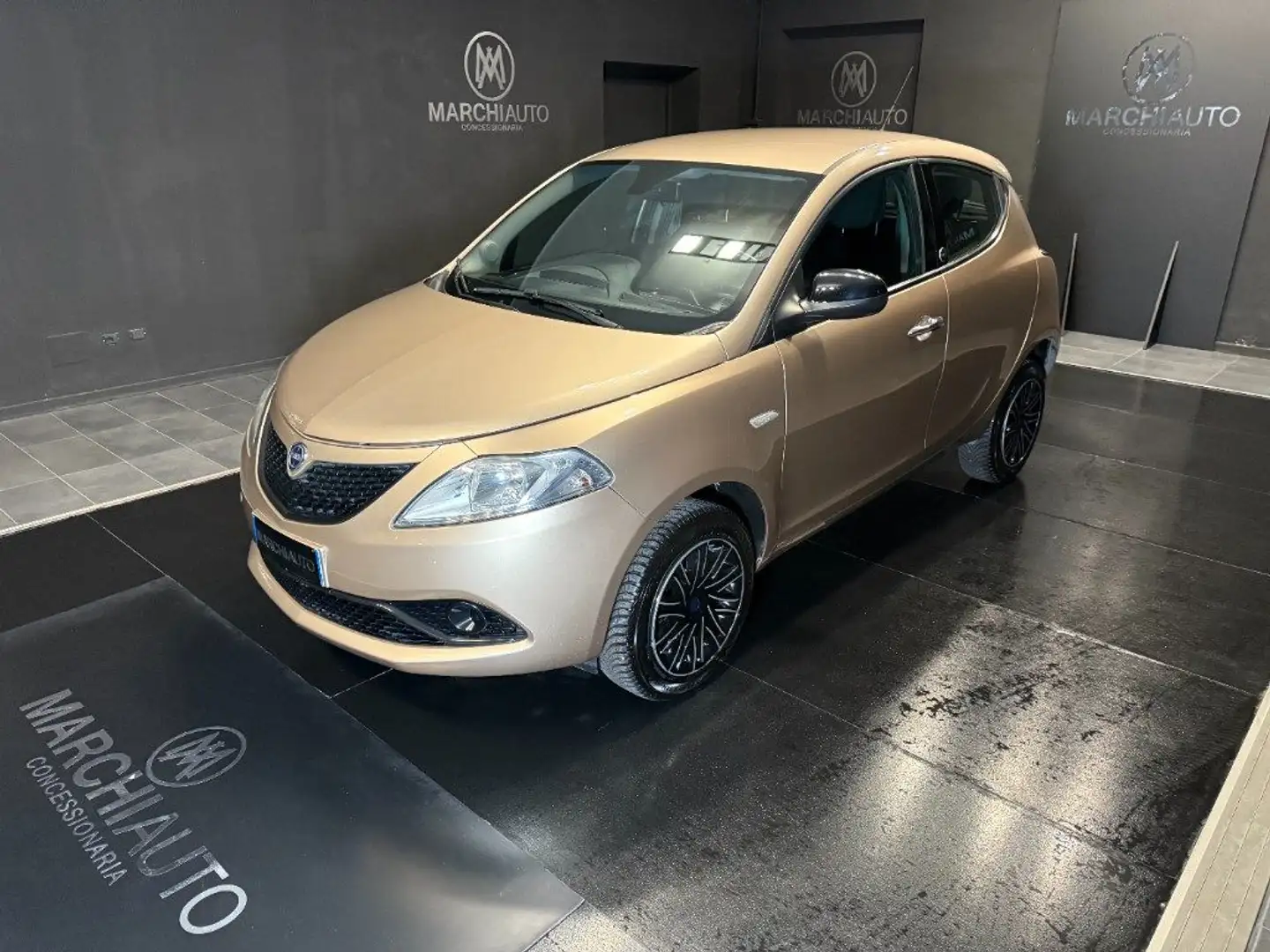 Lancia Ypsilon 0.9 TwinAir 85 CV 5 porte Metano Ecochic Gold Bronzo - 1