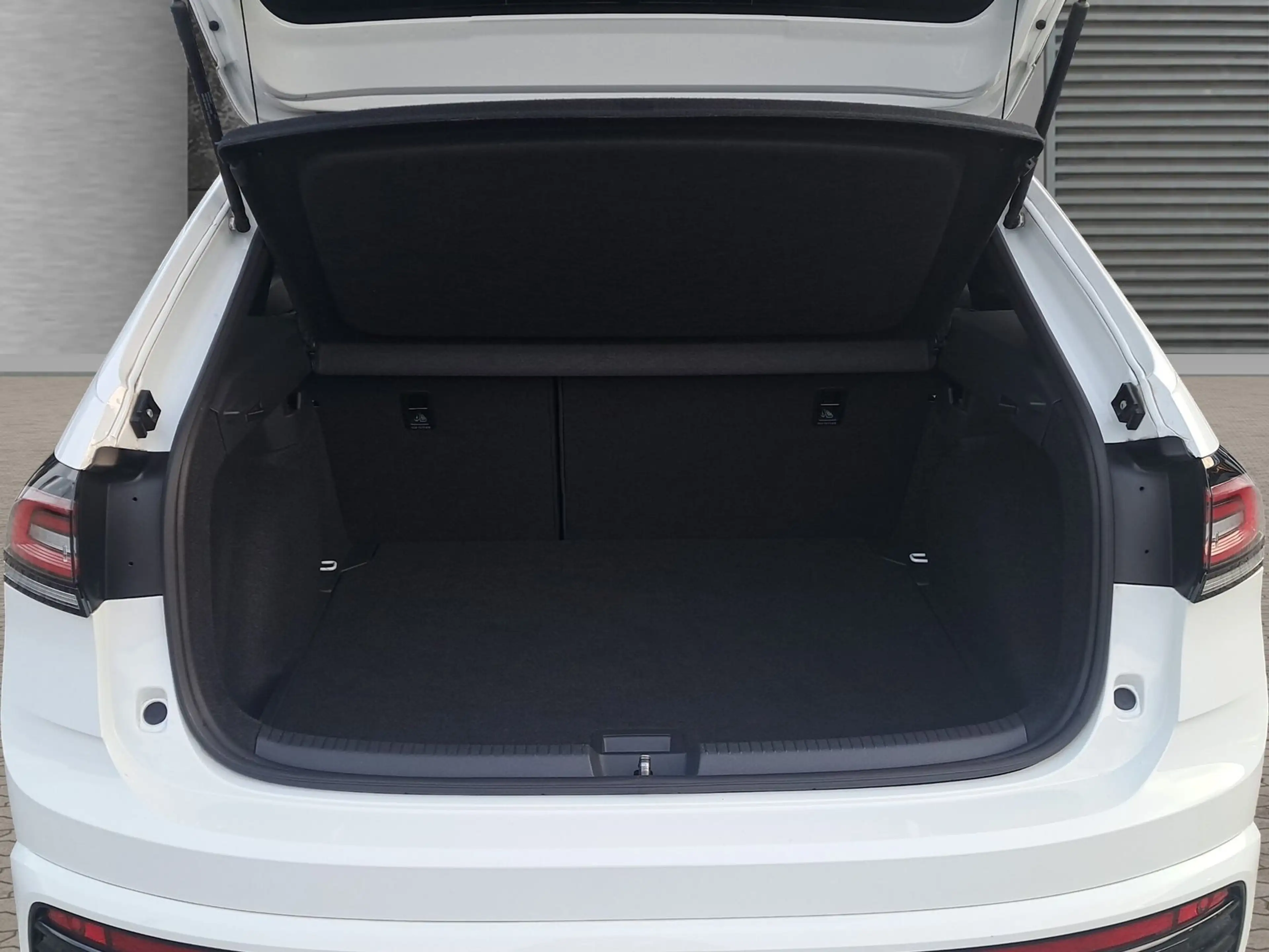 Volkswagen Taigo 1.0 TSI DSG R-Line OPF AHK — photo 15