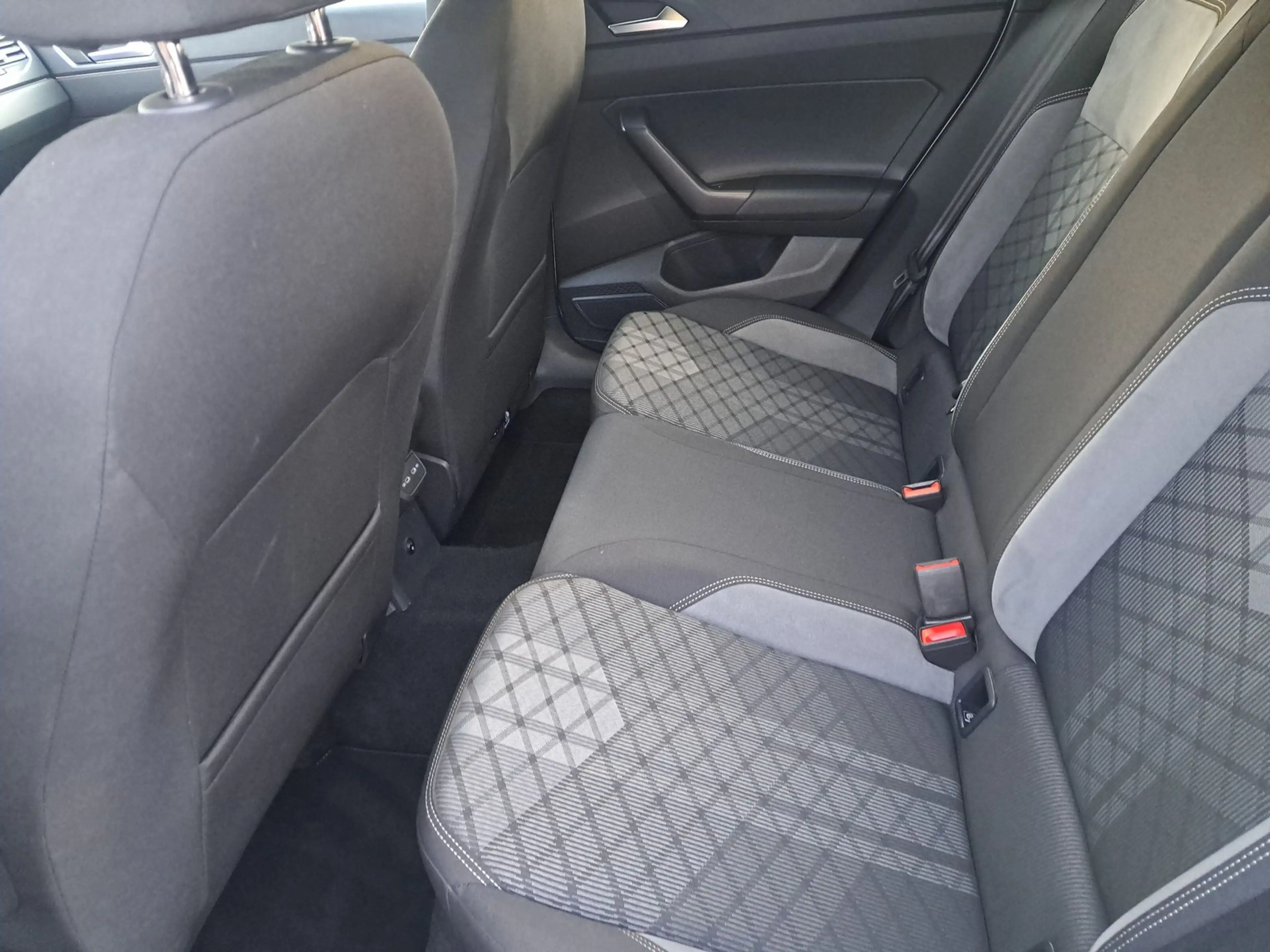Volkswagen Taigo 1.0 TSI DSG R-Line OPF AHK — photo 14