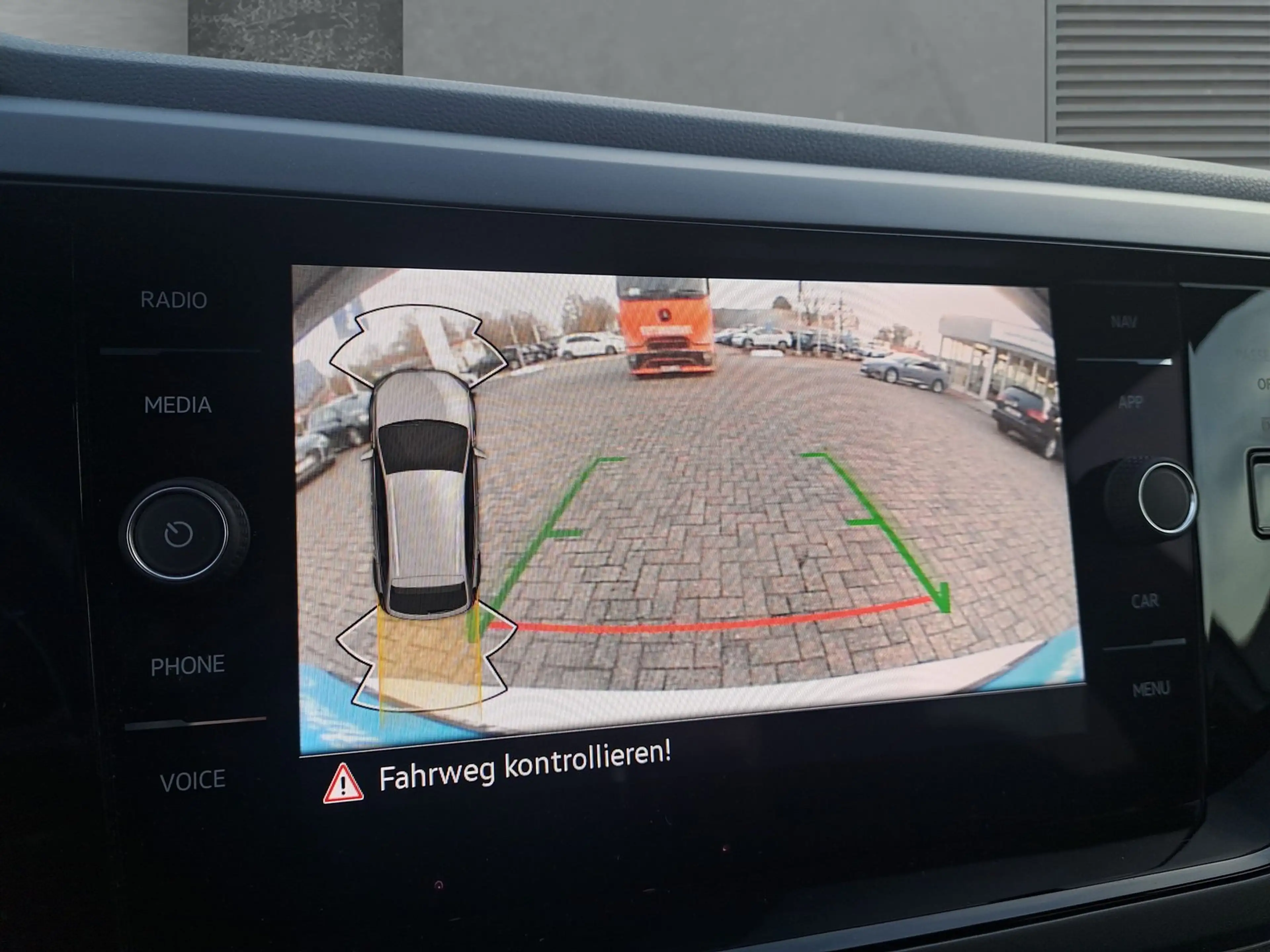 Volkswagen Taigo 1.0 TSI DSG R-Line OPF AHK — photo 12