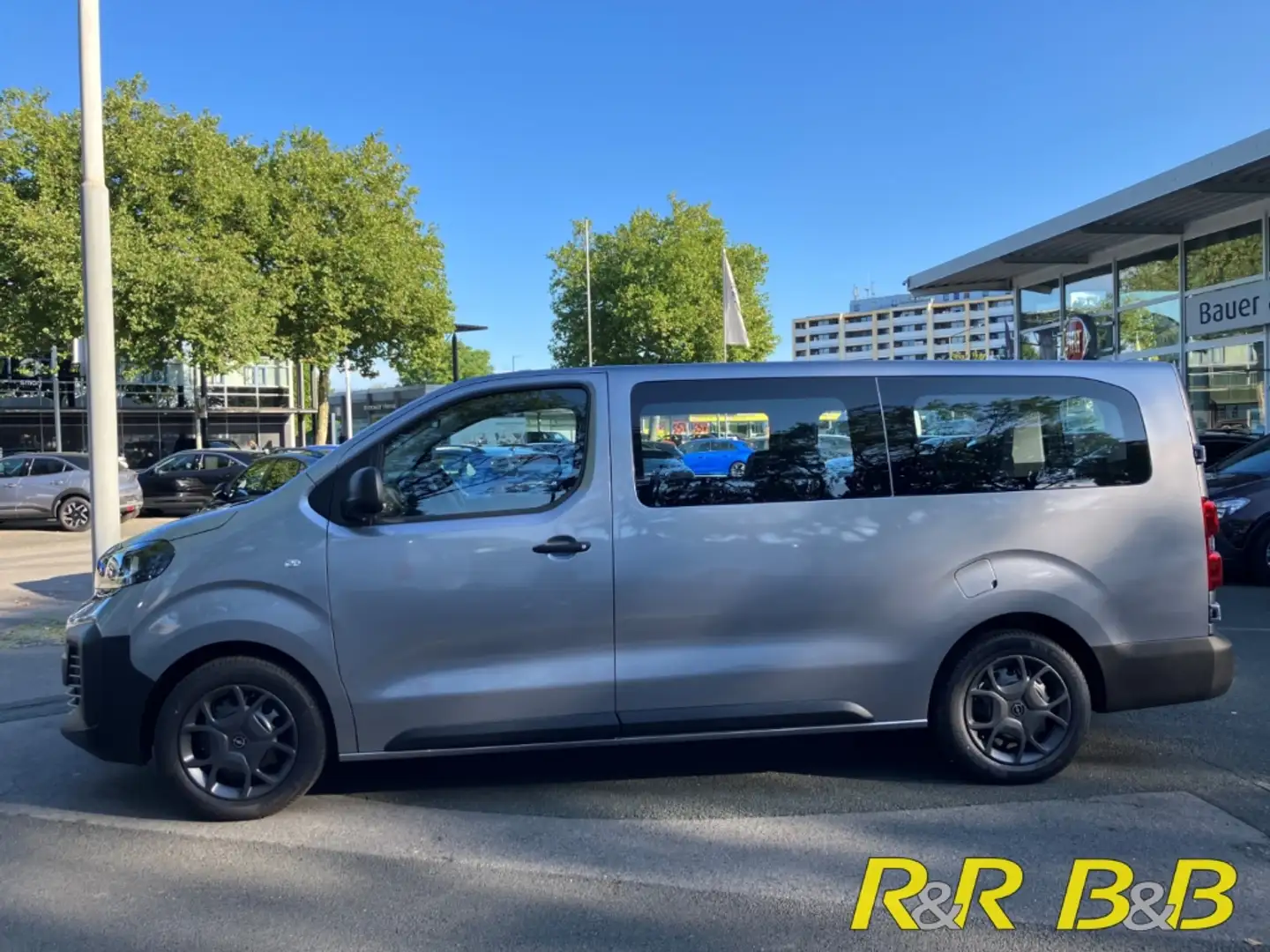 Opel Vivaro Kombi L2 2.0HDi AT8 FACELIFT 9-SITZER NAVI+KAMERA Grau - 2