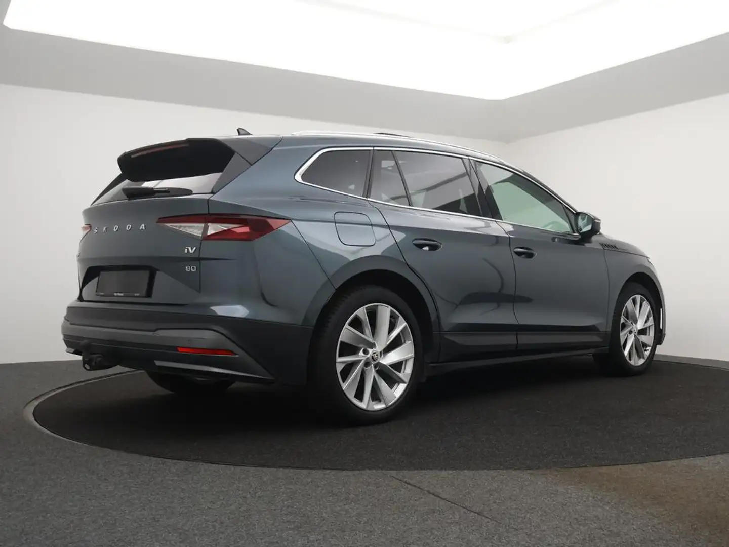 Skoda Enyaq Enyaq iV 80 82kWh 204PK *PANORAMISCH DAK*TREKHAAK*NAVI*APP CONNECT*BLTH*ZETELVERWARMING*CRUISE*PDC*... Grey - 2