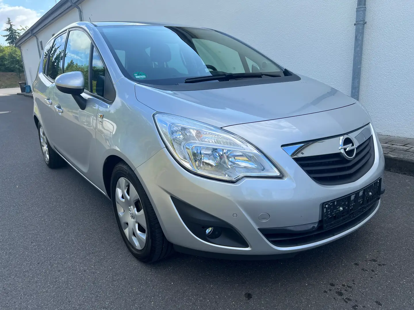 Opel Meriva 150 Jahre Opel,1 Hand , Nur 10800km, Automatik Grau - 2