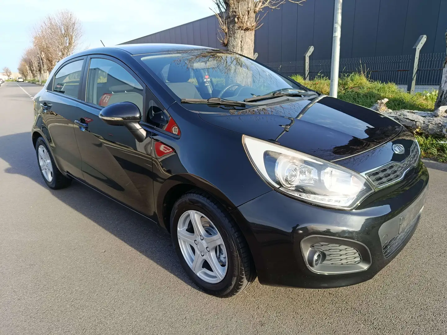 Kia Rio Rio 1.1 CRDi Access Schwarz - 2