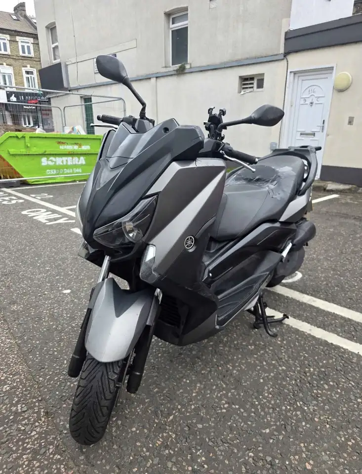 Yamaha X-Max 125