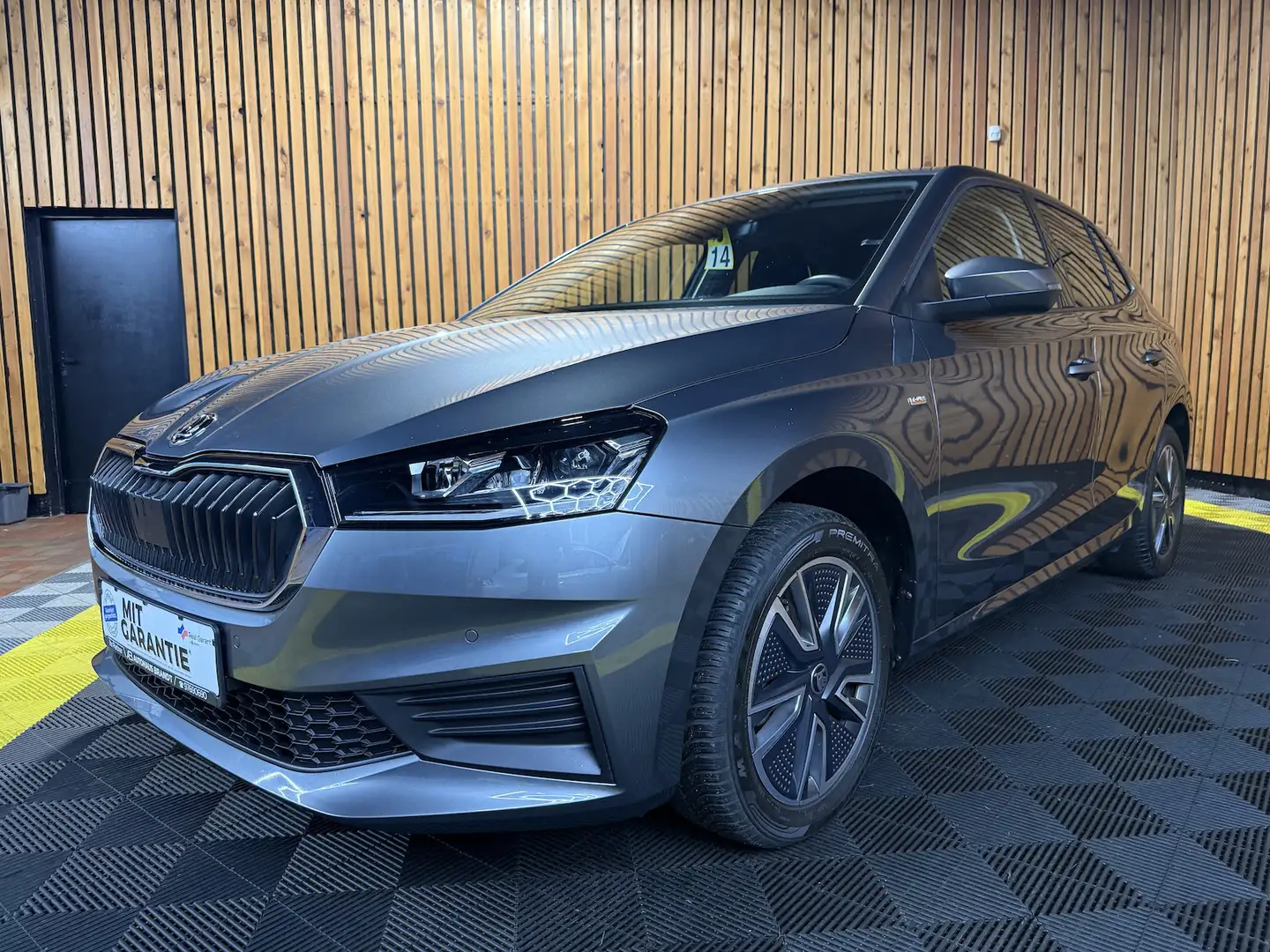 Skoda Fabia 1,0 TSI Tour *Navi*LED*Tempo*Kamera*Alu* Grau - 1