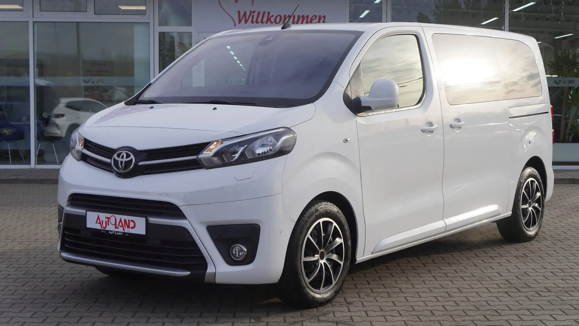 Toyota Proace Verso 2.0 D-4D Family Navi 8-Sitzer PDC Weiß - 2