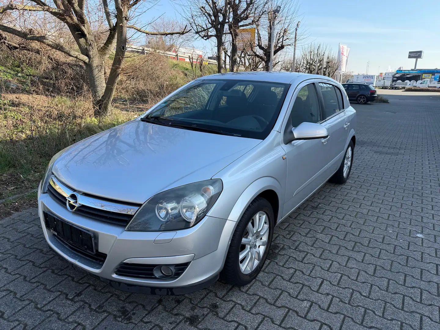 Opel Astra Astra  5-Türer 1.8 Automatik Edition Silber - 1