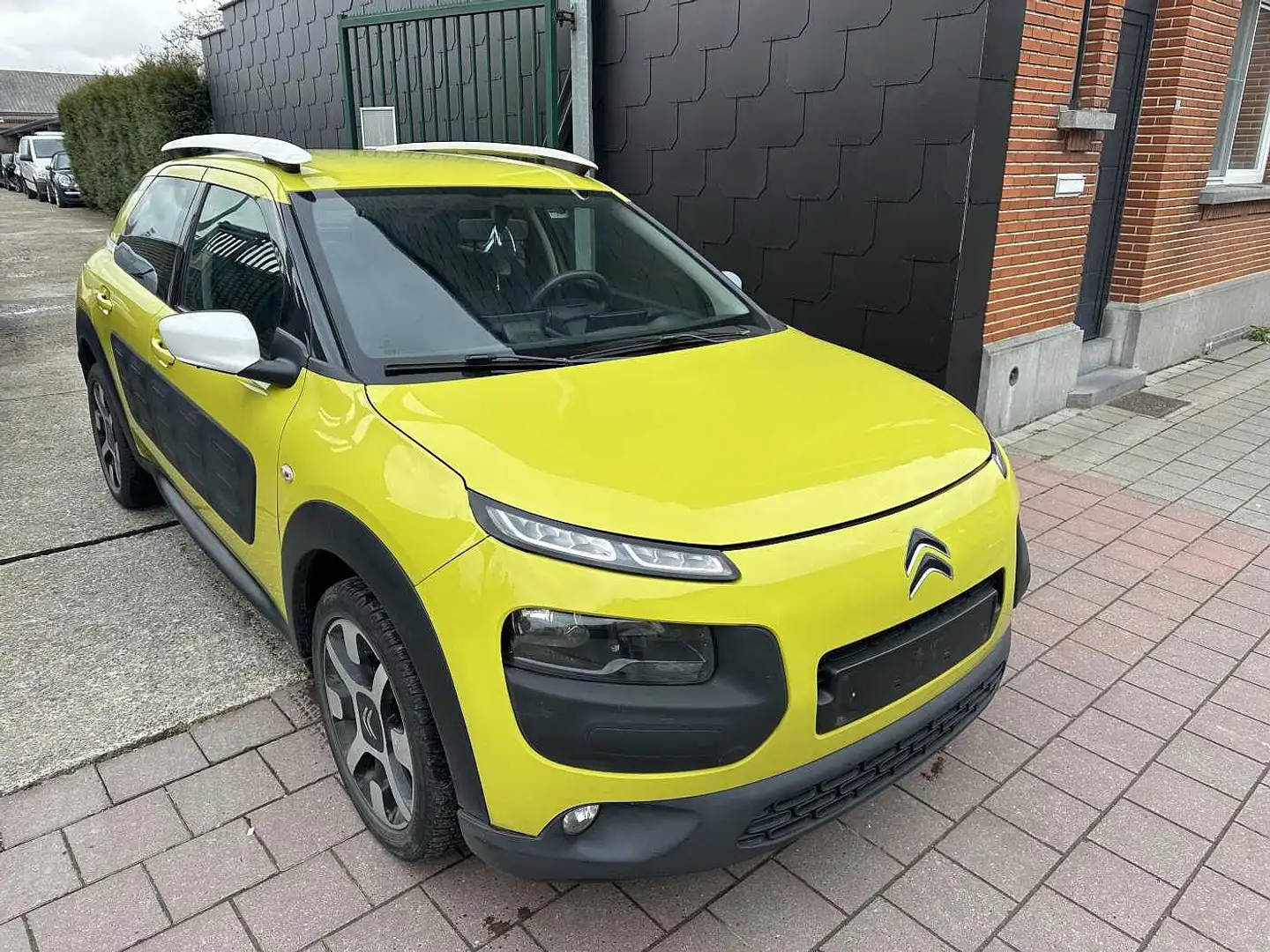 Citroen C4 Cactus 1.2 I MET 120DKM Jaune - 2