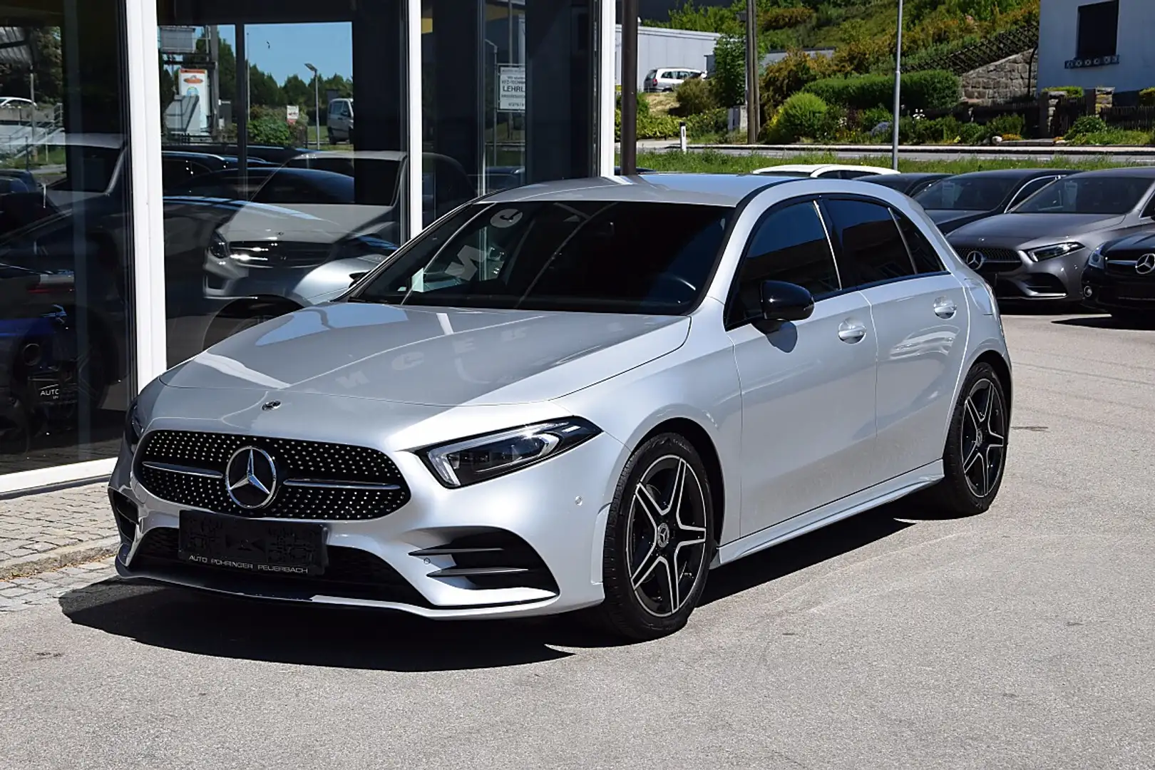 Mercedes-Benz A 200 AMG Line 4Matic (EURO 6d) Silber - 2