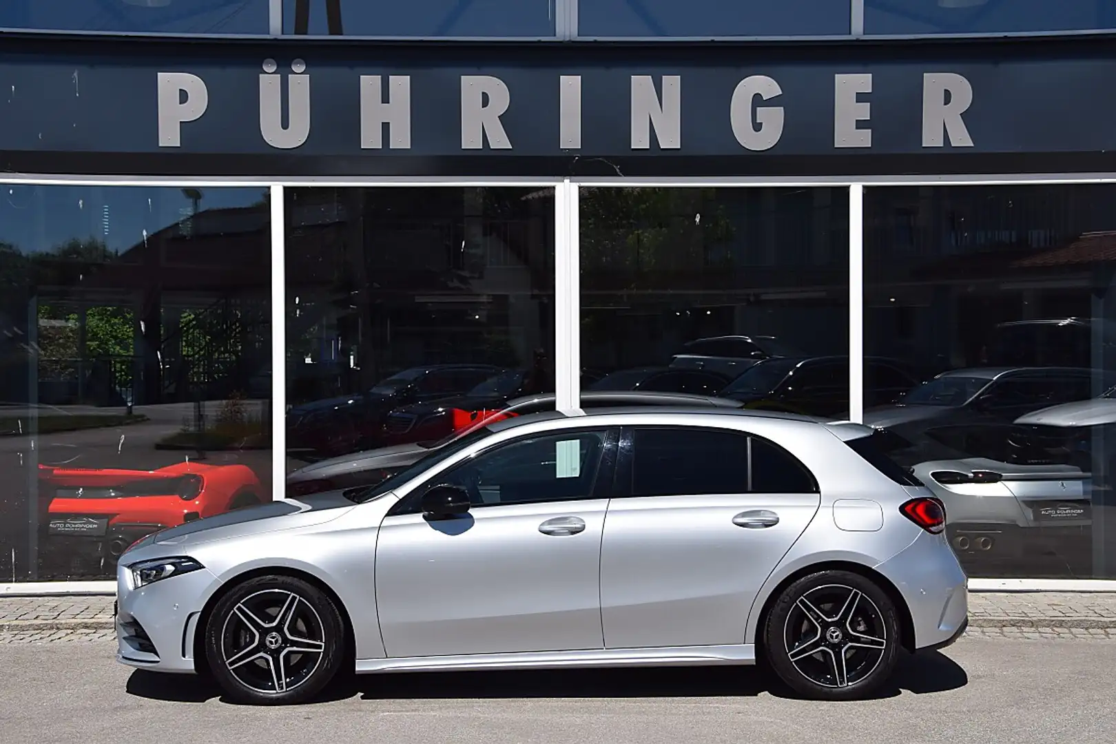 Mercedes-Benz A 200 AMG Line 4Matic (EURO 6d) Silber - 1