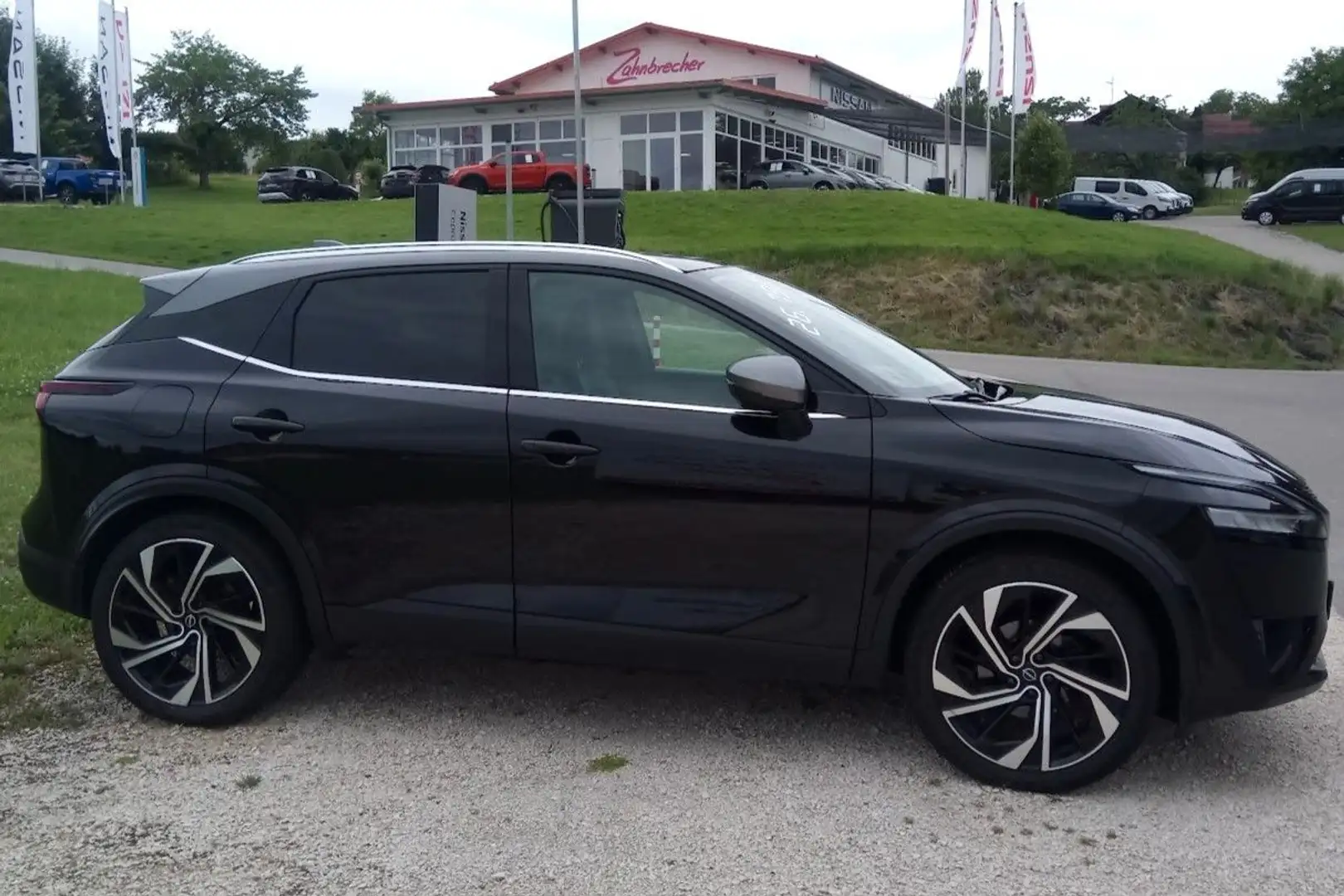 Nissan Qashqai Tekna+ 1.3 DIG-T MHEV AT  *AHK/VOLL-LED* Schwarz - 2