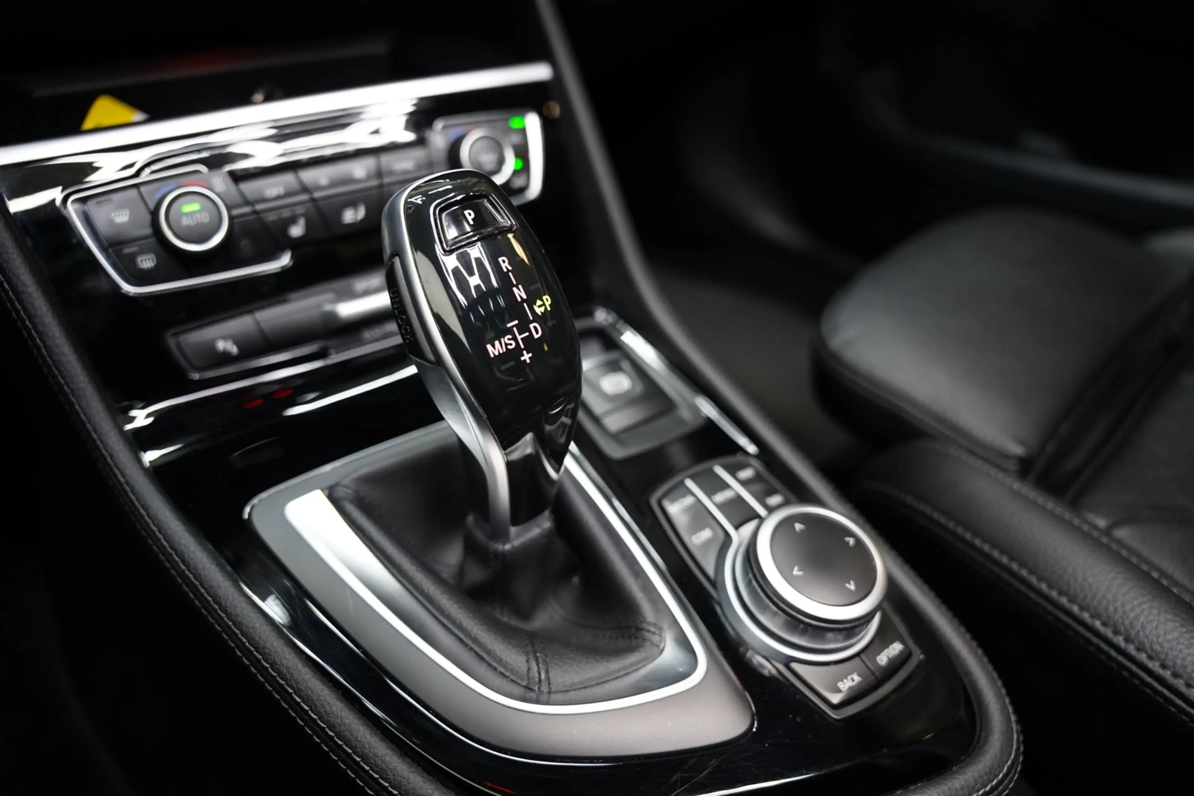 BMW 220 2-serie Active Tourer 220i High Executive PANO SFE — photo 14