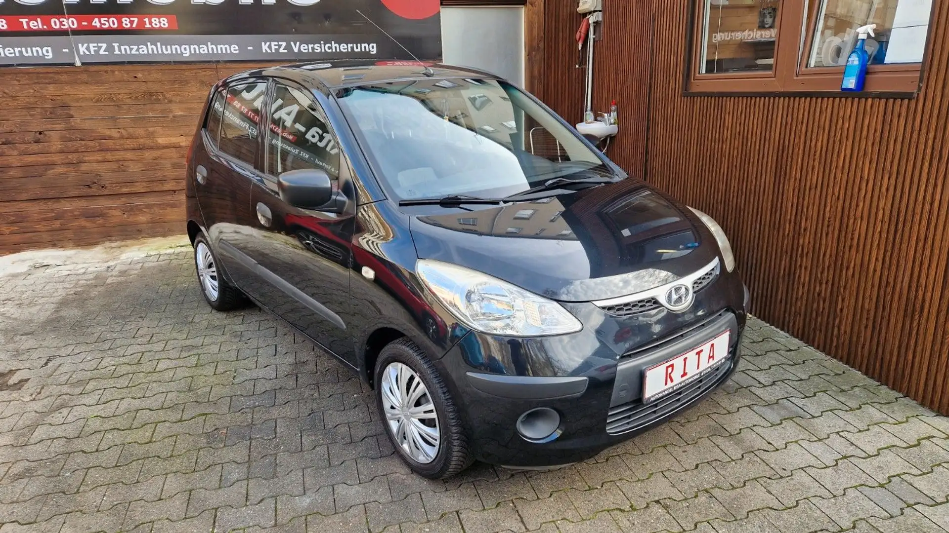 Hyundai i10 1.1 Klima, Nichtraucher, 1 Hand Schwarz - 1