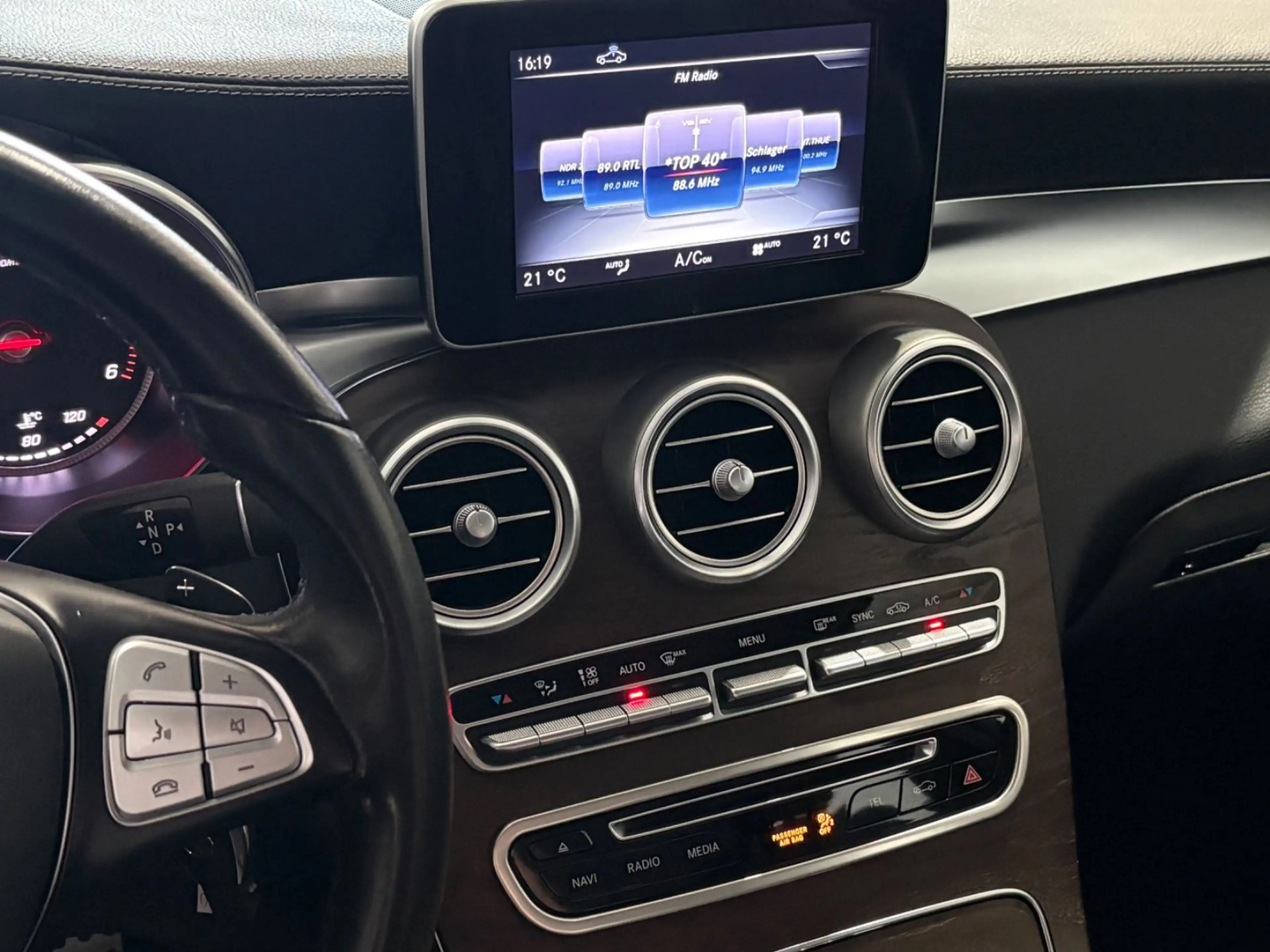 Mercedes-Benz GLC 220 d 4Matic*LED*Leder*AHK* — photo 14