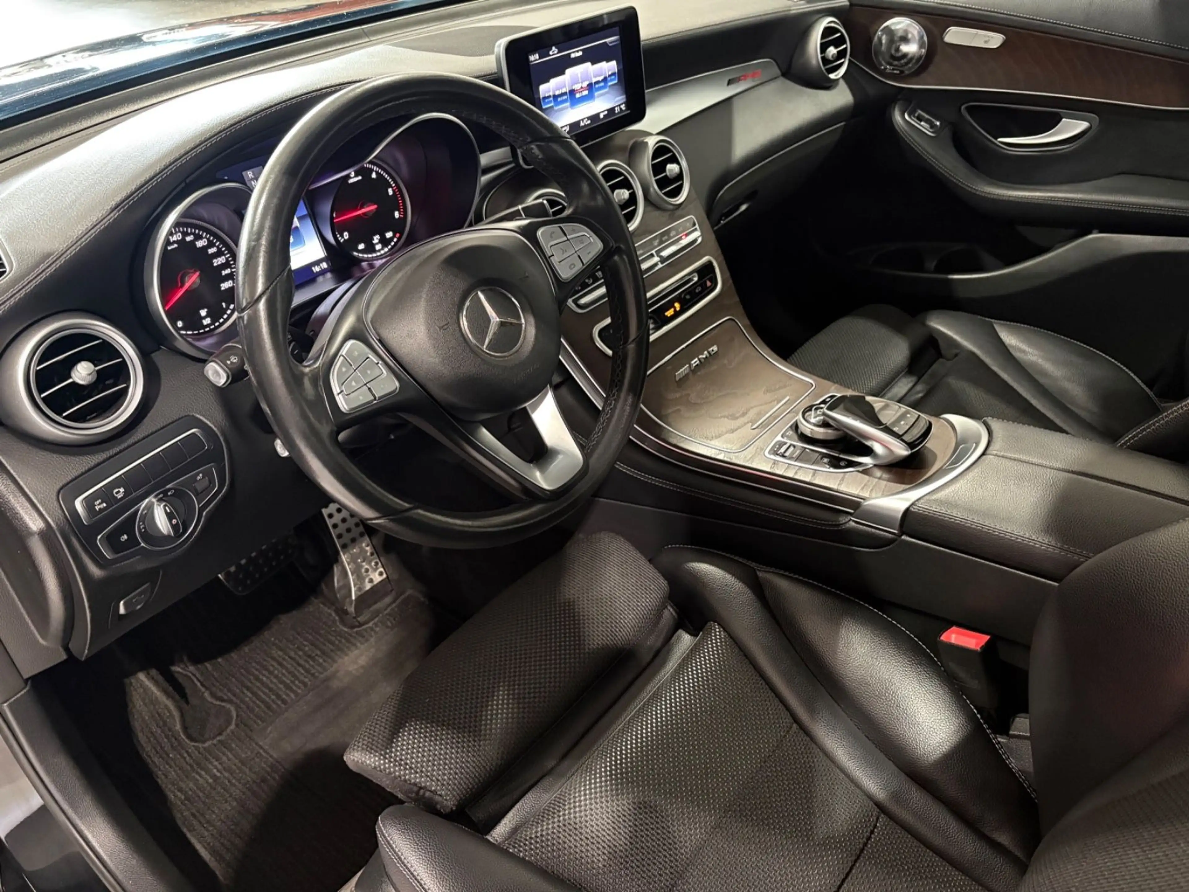 Mercedes-Benz GLC 220 d 4Matic*LED*Leder*AHK* — photo 9