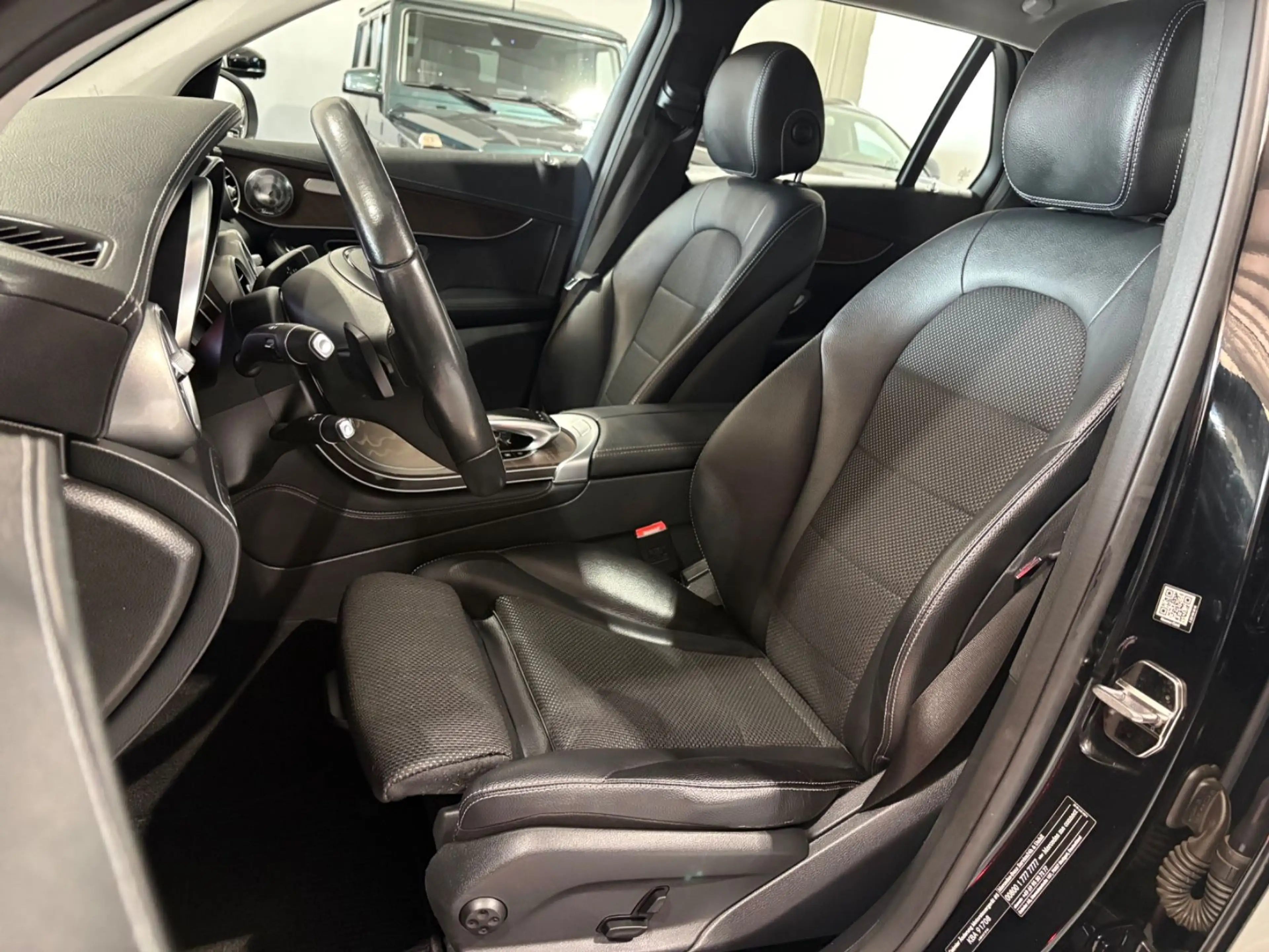 Mercedes-Benz GLC 220 d 4Matic*LED*Leder*AHK* — photo 15