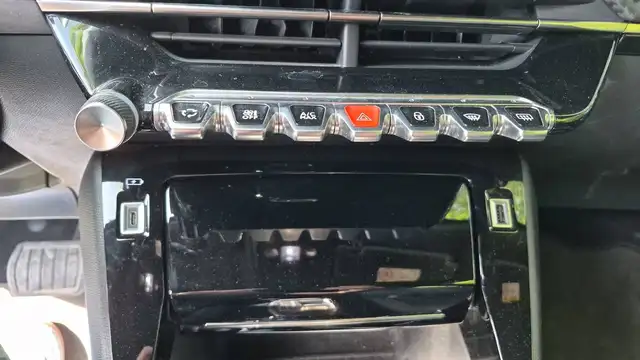 Peugeot 2008 view 13
