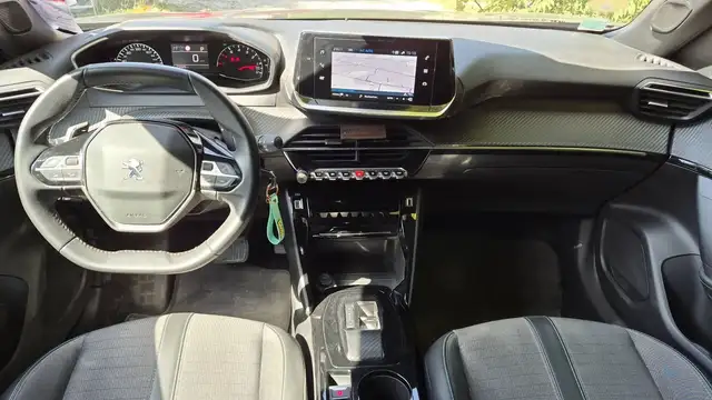 Peugeot 2008 view 11