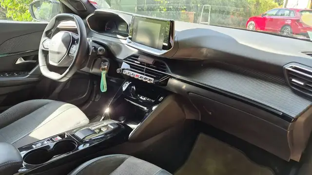 Peugeot 2008 view 10