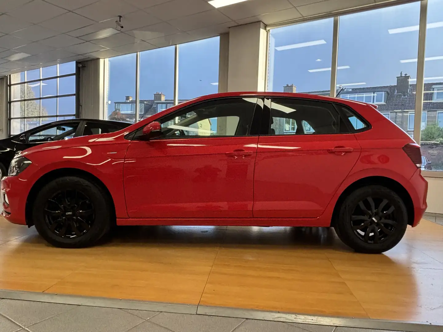 Volkswagen Polo 1.0 TSI Comfortline -CARPLAY - DEALER ONDERHOUDEN Rojo - 2