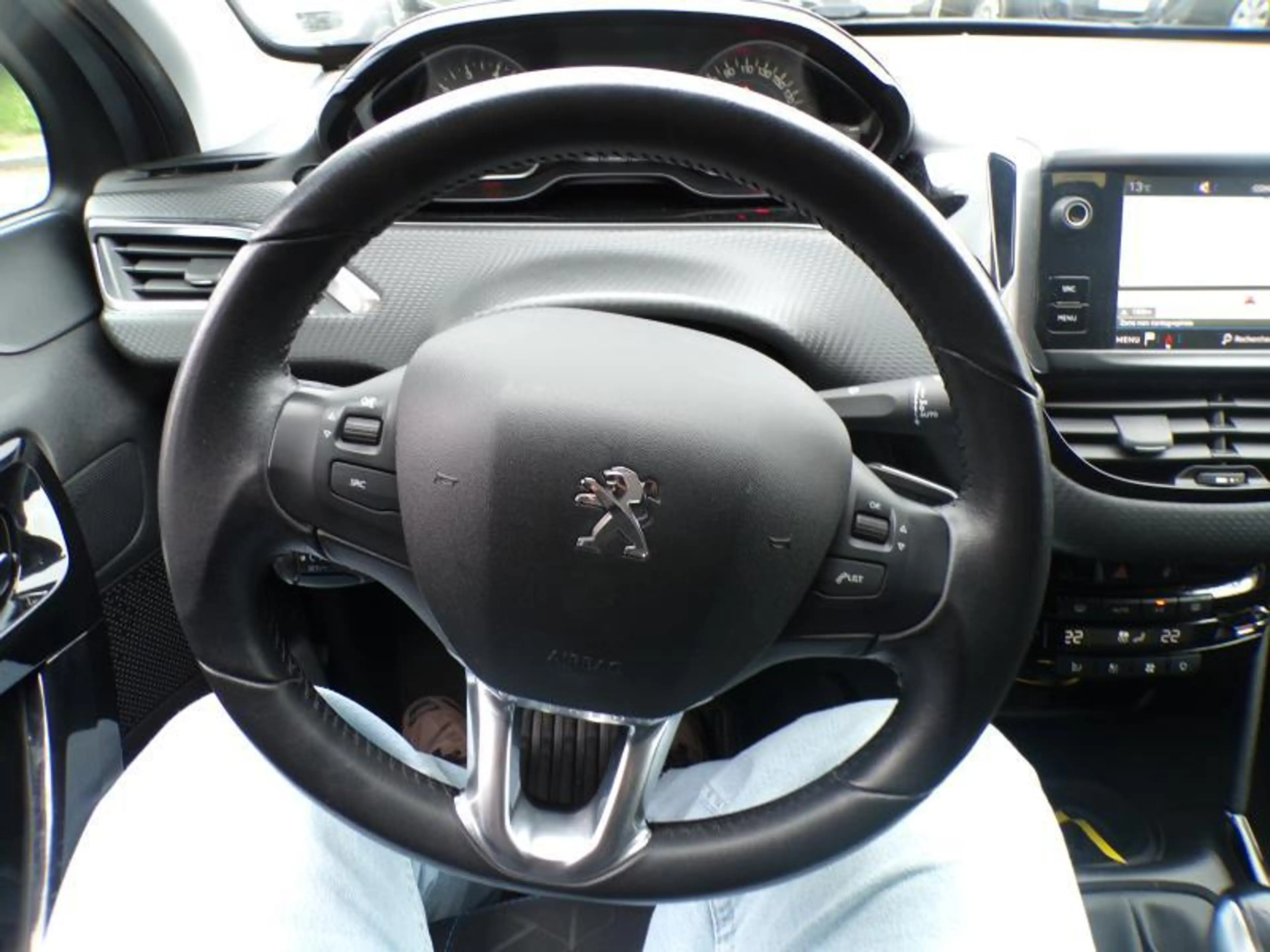 Peugeot 2008 1.2 83cv Gris 05/19 1er Main GPS Radio Bluetooth — photo 10