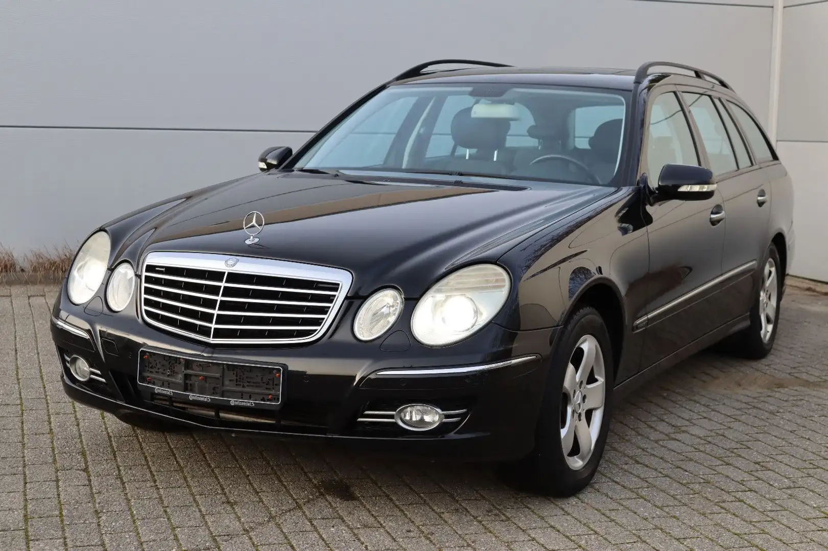 Mercedes-Benz E 200 T Kompressor Aut. Avantgarde *Xenon*AHK*GSD Noir - 2