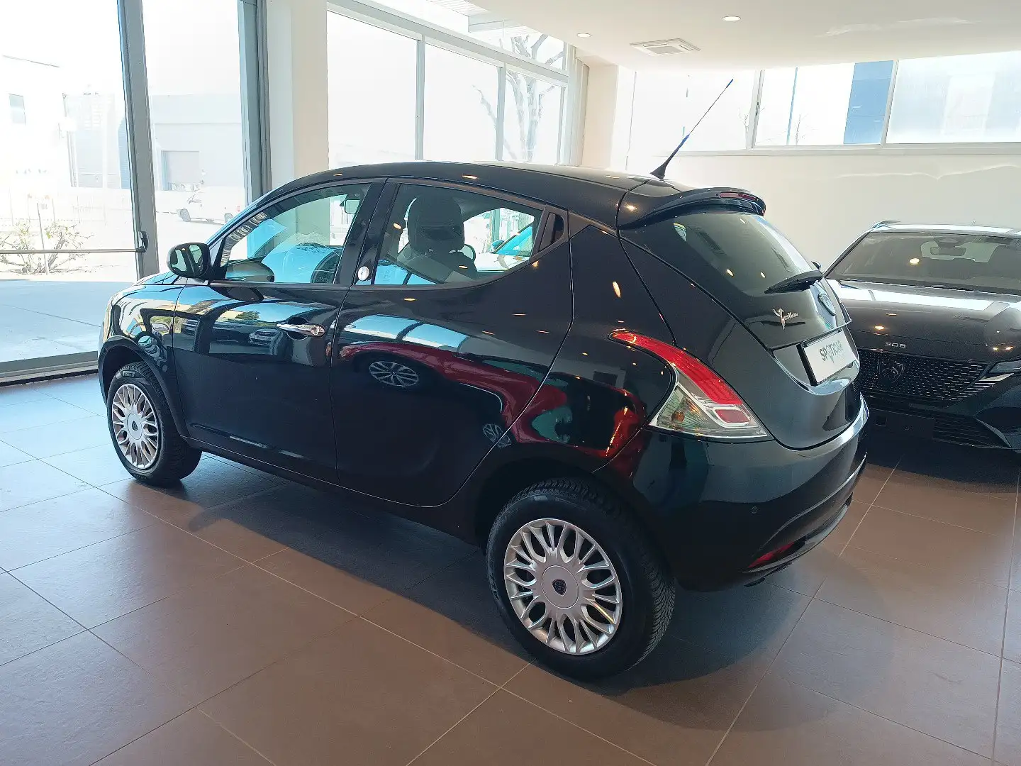 Lancia Ypsilon 0.9 t.air Silver ecochic metano 80cv Nero - 2