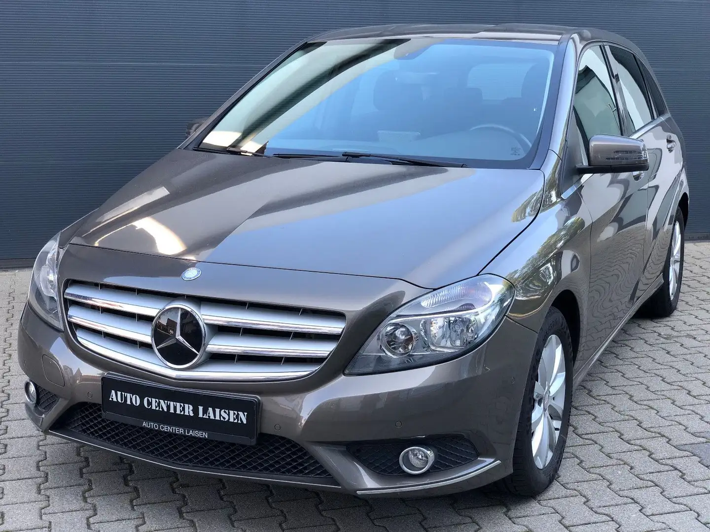 Mercedes-Benz B 200 Automatik Klima Navi PDC AHK Tempomat Grau - 1