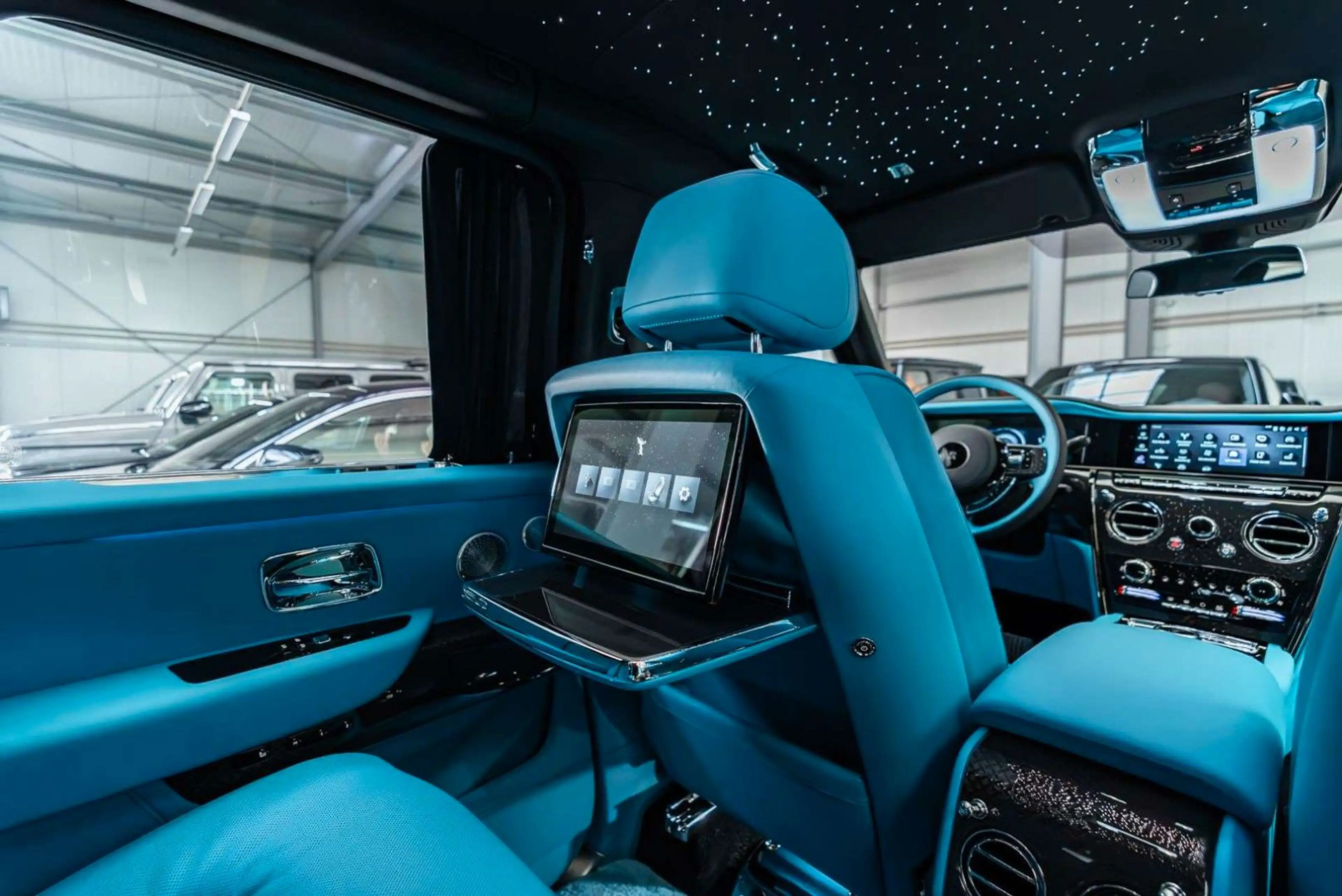 Rolls-Royce Cullinan Black Badge / 4 Seats /  MY 2027 !!! — photo 4
