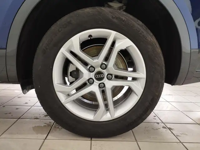 Audi Q5 view 10