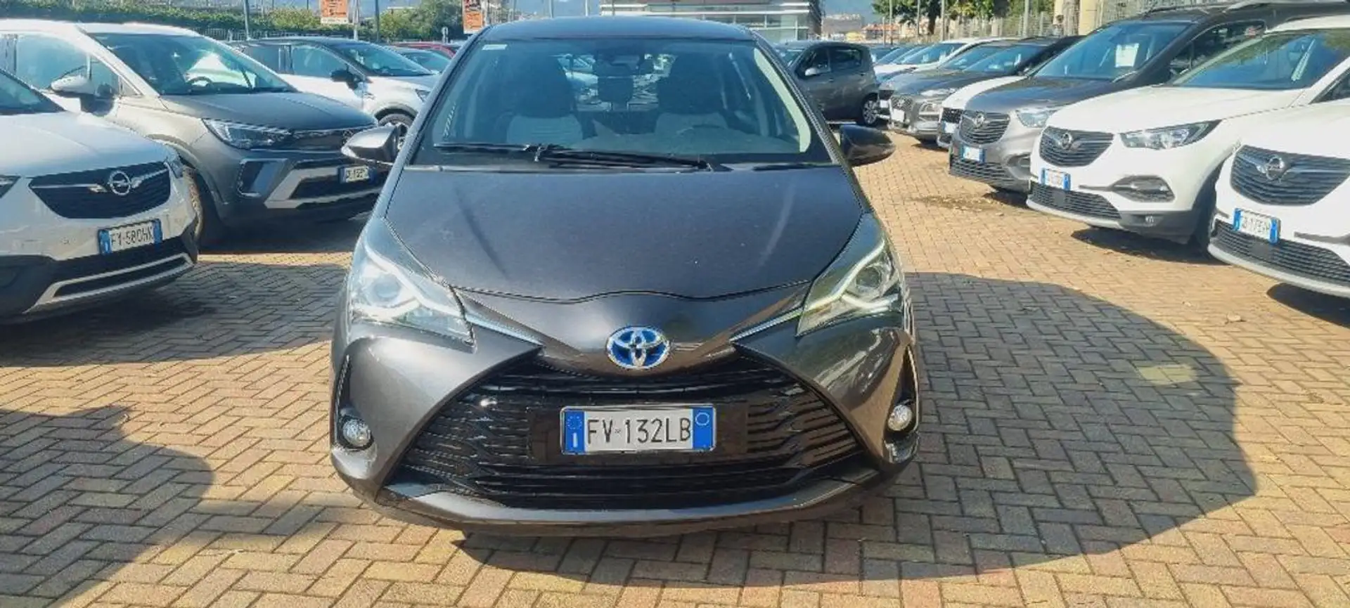 Toyota Yaris 1.5 Hybrid 5 porte Active Grigio - 1