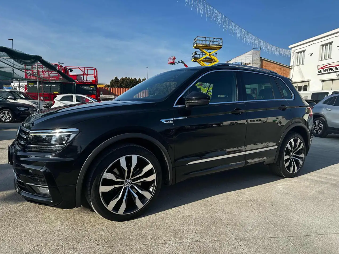 Volkswagen Tiguan 2.0 BiTDI SCR DSG 4MOTION Advanced R-Line BMT Zwart - 1