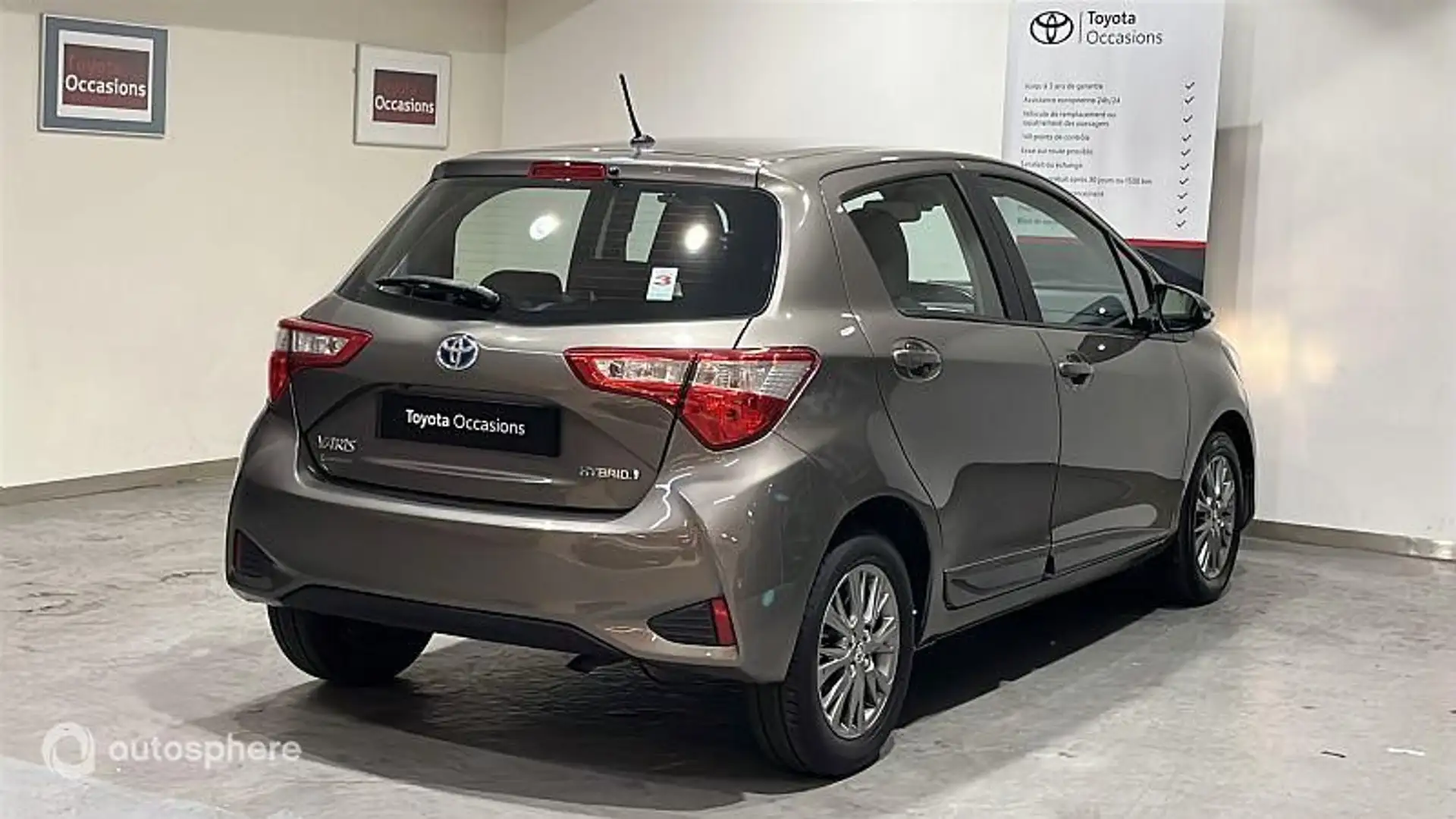 Toyota Yaris 100h Dynamic 5p RC18 - 2