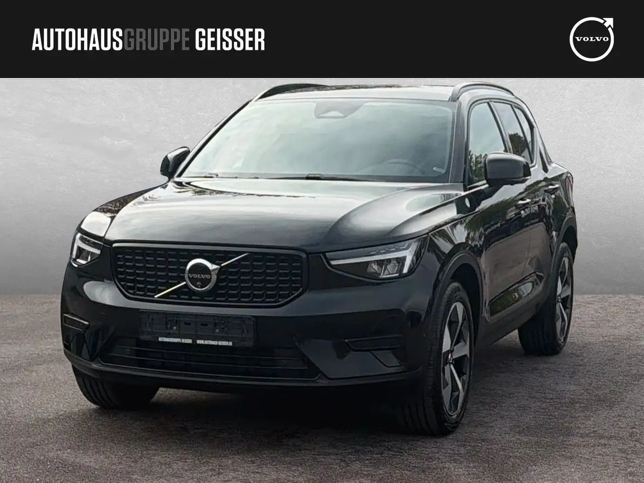 Volvo XC40 B4 Mild-Hybrid Plus Dark LED — photo 1 of 8