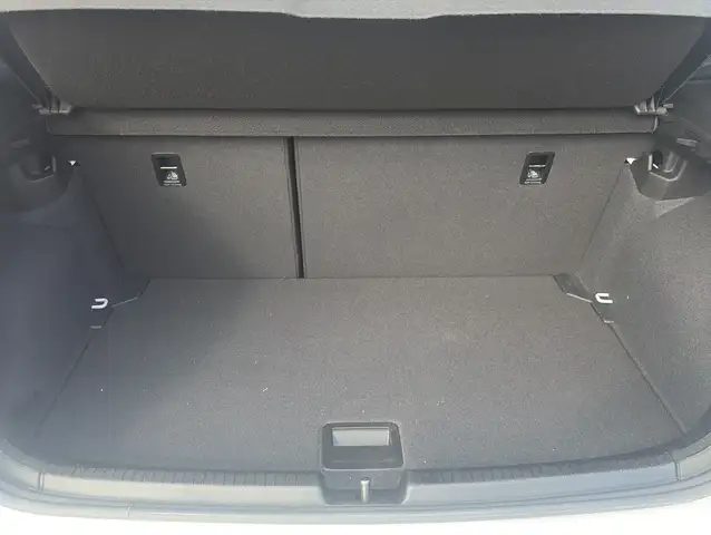 Volkswagen Polo view 9