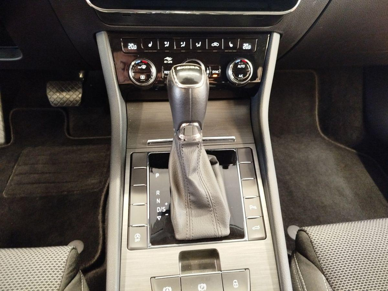 Skoda Superb Style 2.0 TDI *DSG*ACC*NAVI*KAMERA*LANE*LED* — photo 9