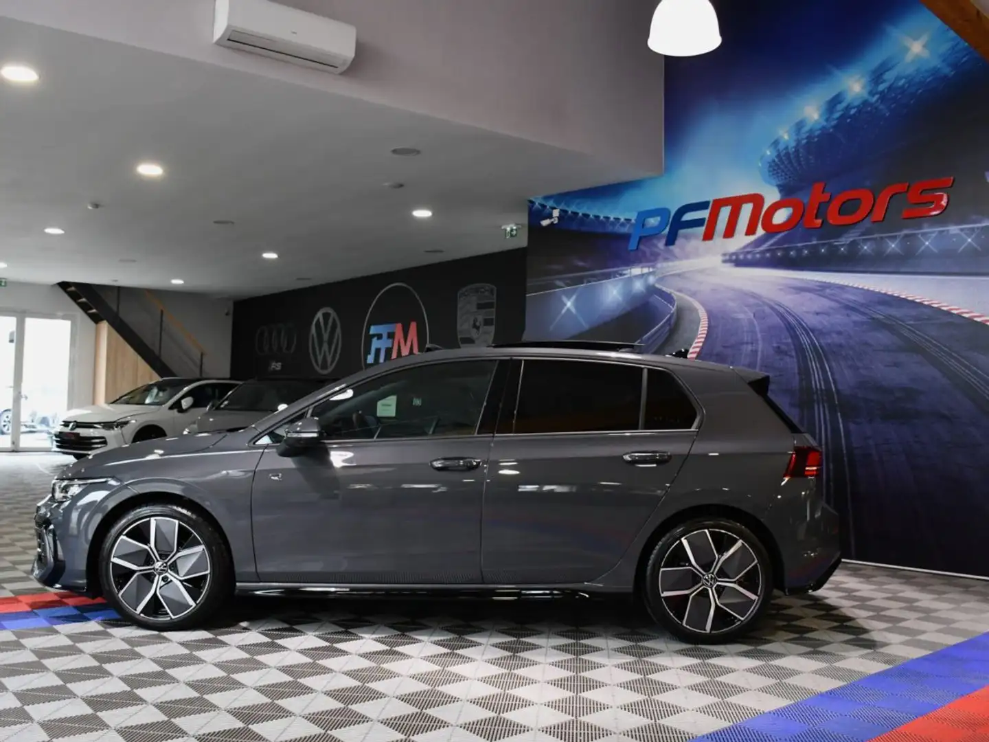 Volkswagen Golf 8 R-Line 2.0 TDI 150 DSG Car Play Virtual TO Caméra AV + AR + 360 ACC Mode Induction Front Lane JA 18 Garantie 10/2027 Gris - 2