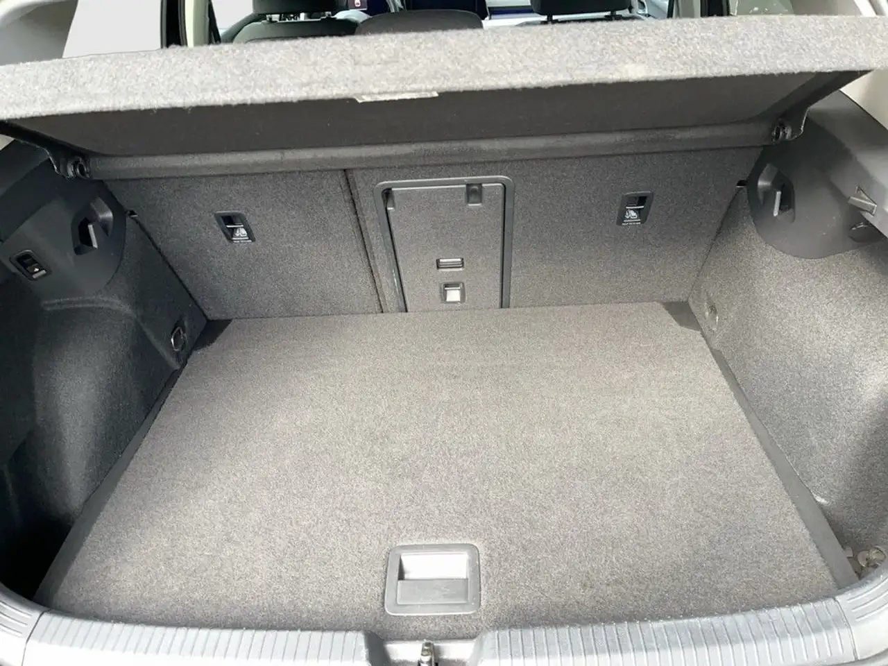 Volkswagen Golf 2.0 TDI DSG Active Navi LED AHK Pano 10