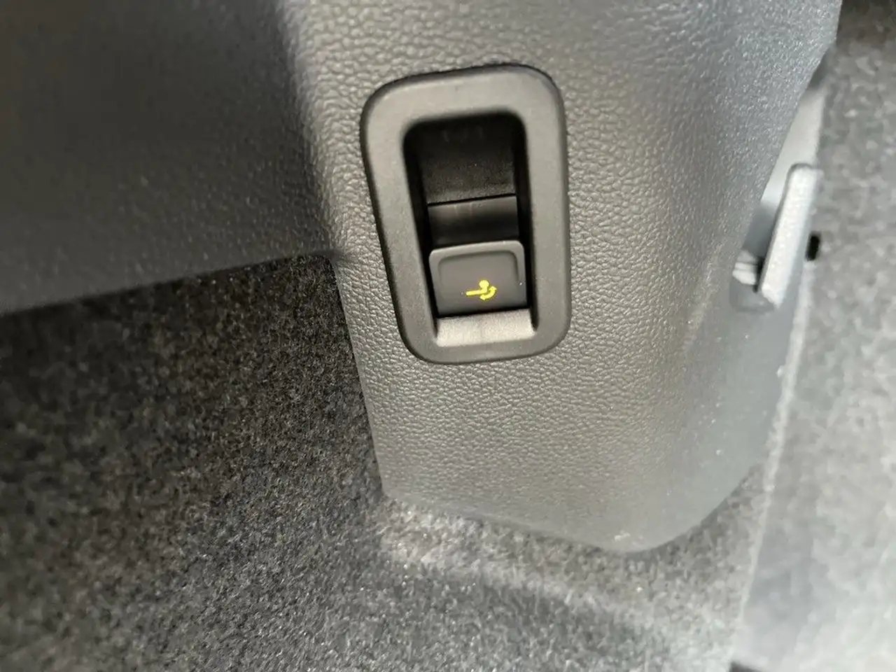 Volkswagen Golf 2.0 TDI DSG Active Navi LED AHK Pano 11