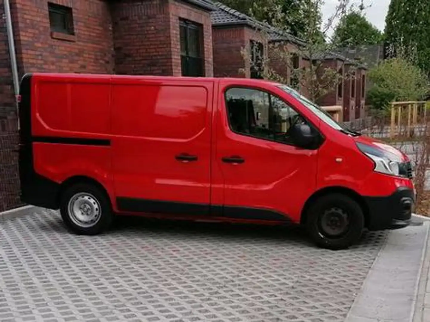 Renault Trafic Trafic dCi 95 L2H1 Basis Rojo - 2