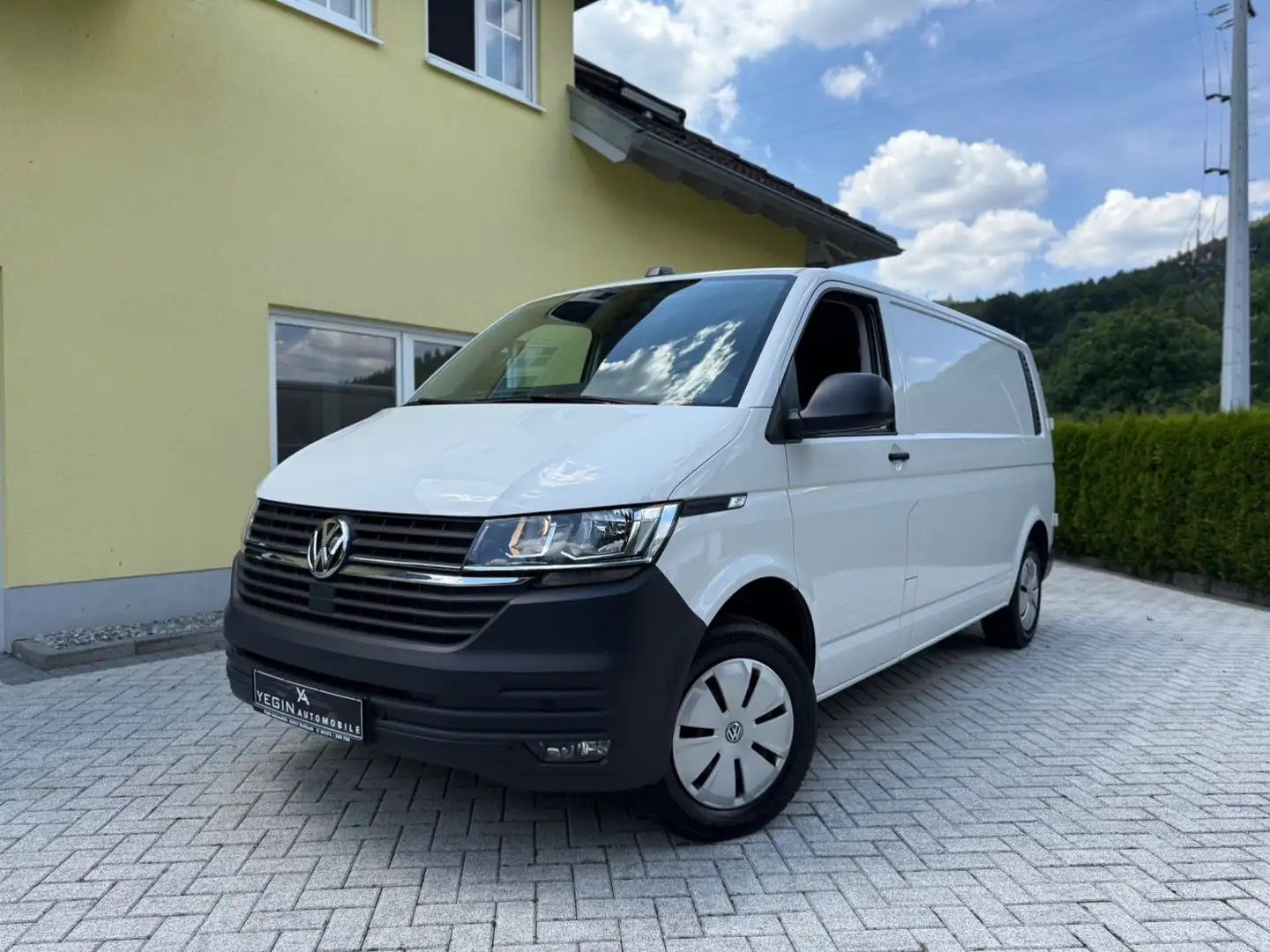 Volkswagen T6 Transporter T6.1 Kasten 2.0 TDI DSG Lang-Bott Innenausbau Weiß - 2