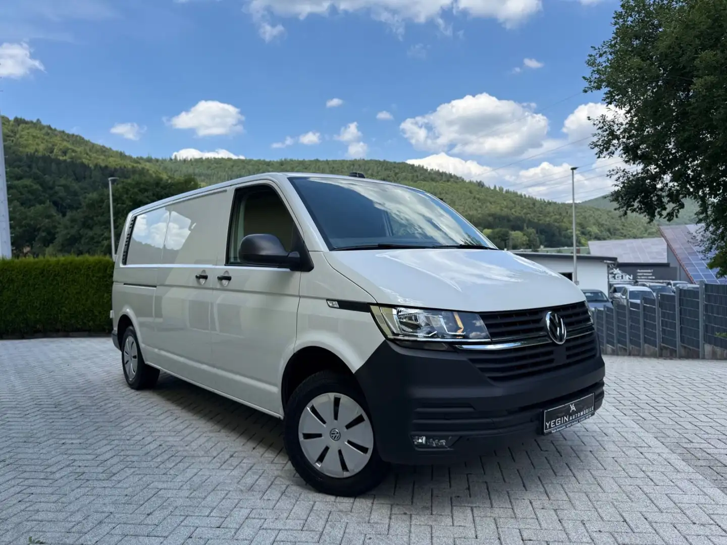 Volkswagen T6 Transporter T6.1 Kasten 2.0 TDI DSG Lang-Bott Innenausbau Weiß - 1