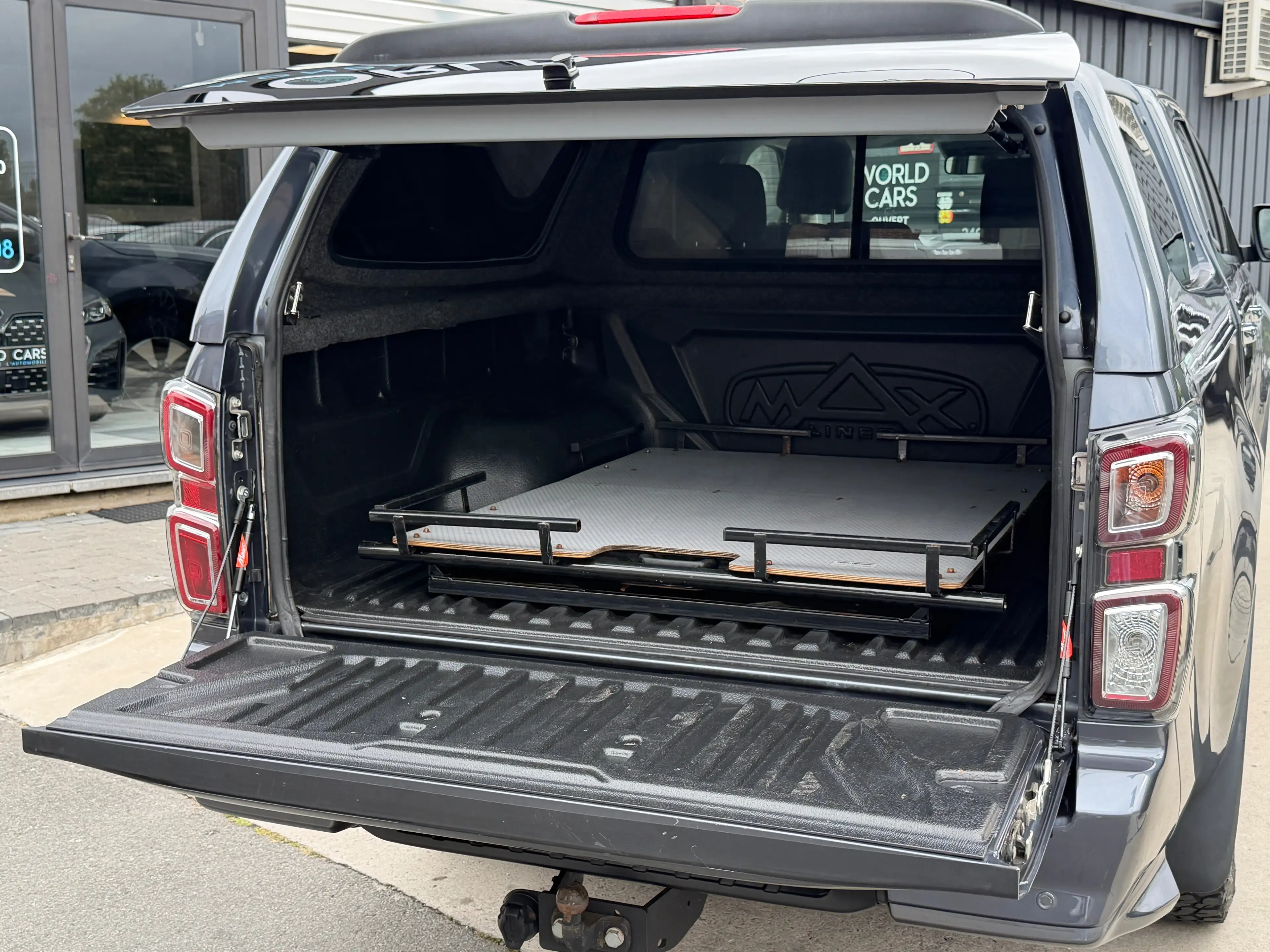 Isuzu D-Max D-Max 1.9 Turbo D 4WD TVAC/BTV*IN - HARD TOP - CAMERA - ACC - ANGLE MORT - APPLE CARPLAY — photo 9