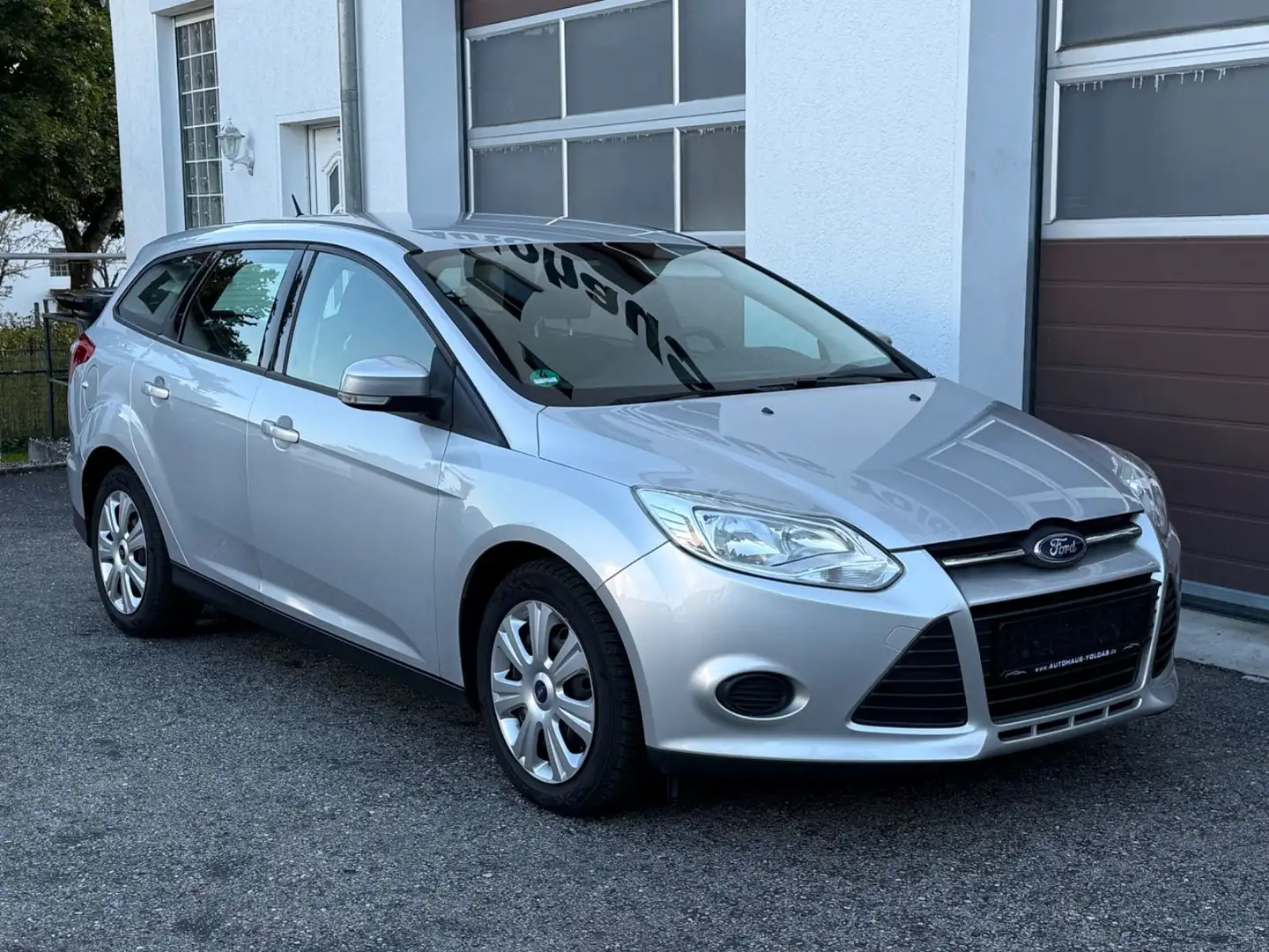 Ford Focus Turnier Trend Navi*Kamera*Zahnriemen Neu* Silber - 1