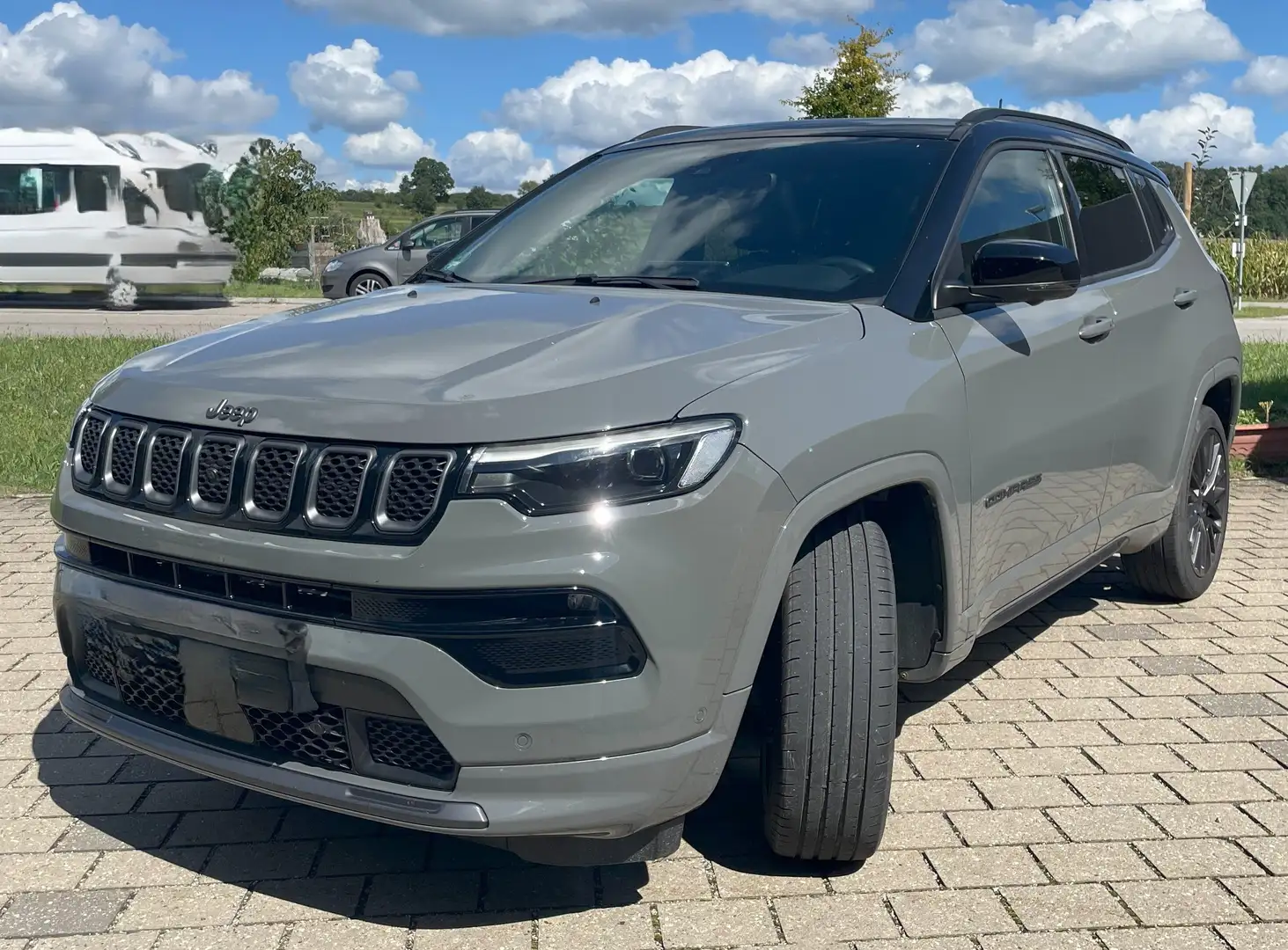 Jeep Compass Compass 1.3 GSE T4 Automatik S Grau - 1